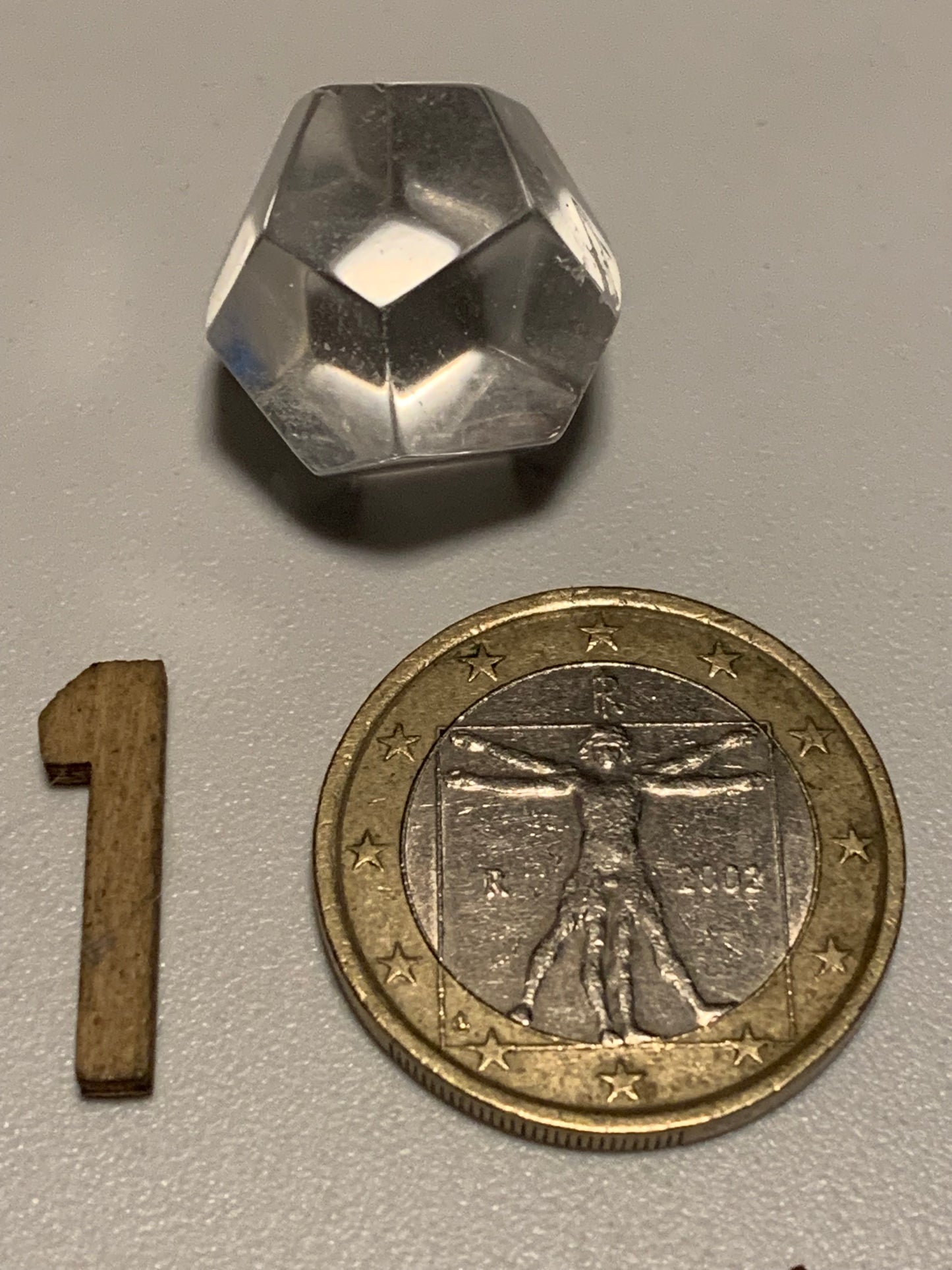 Dodécaèdre en cristal de roche, un des 5 Solides de Platon - 19 mm/ 6 gr. - Qualité A à AAA