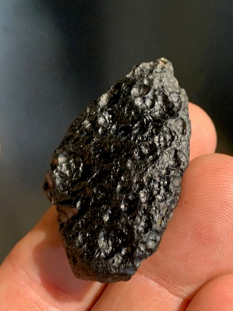 Tectite du Vietnam - 45 x 33 x 11 mm - 15,5 gr. - Famille des météorites