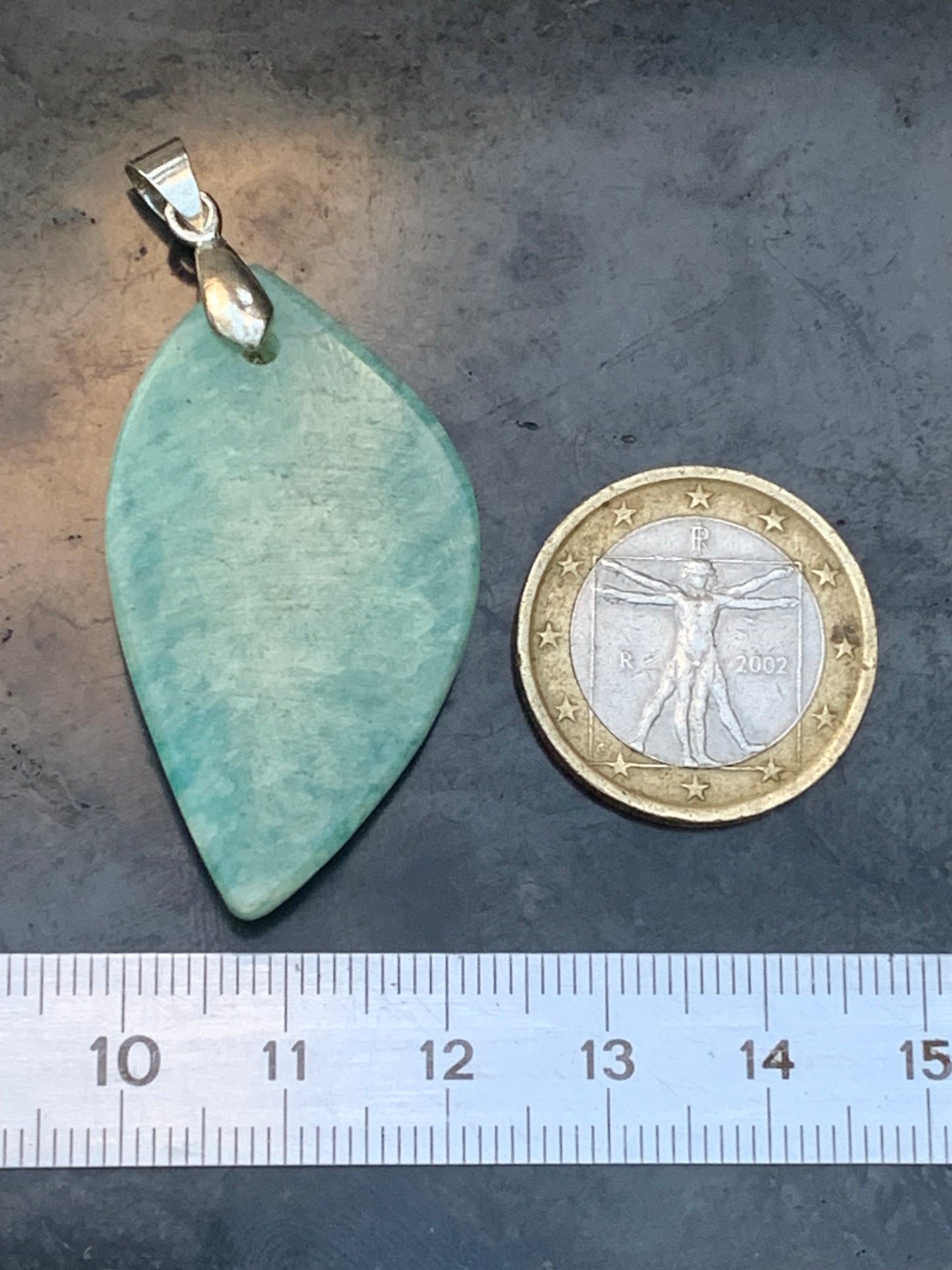 Amazonite, pendentif de 52mm de hauteur x 24 de largeur x 8 d'épaisseur. Vendu avec cordon réglable de couleur noire offert !