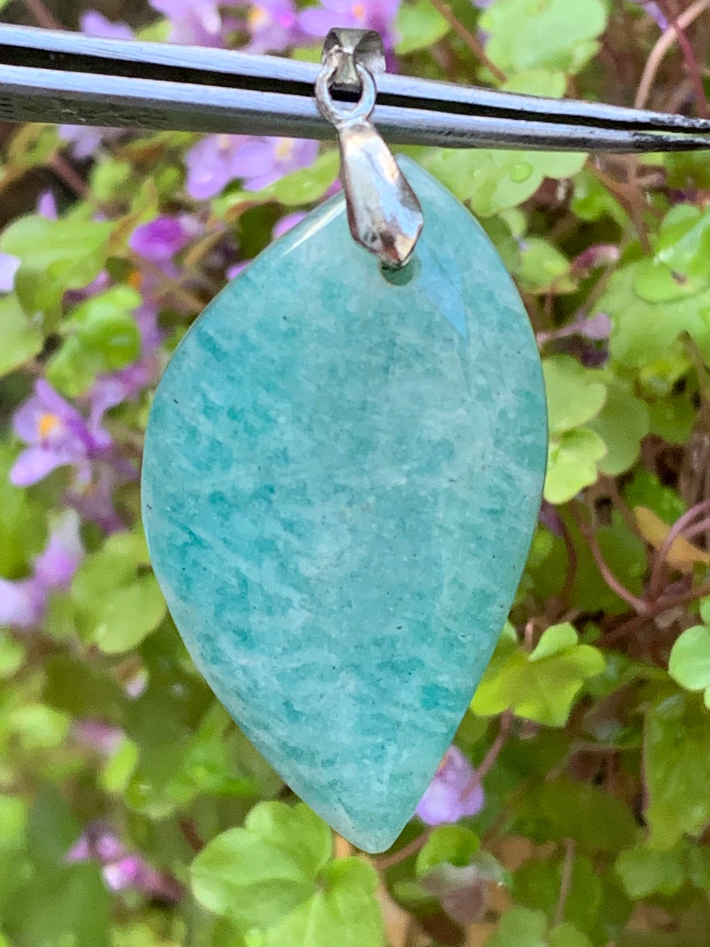 Amazonite, pendentif de 52mm de hauteur x 24 de largeur x 8 d'épaisseur. Vendu avec cordon réglable de couleur noire offert !