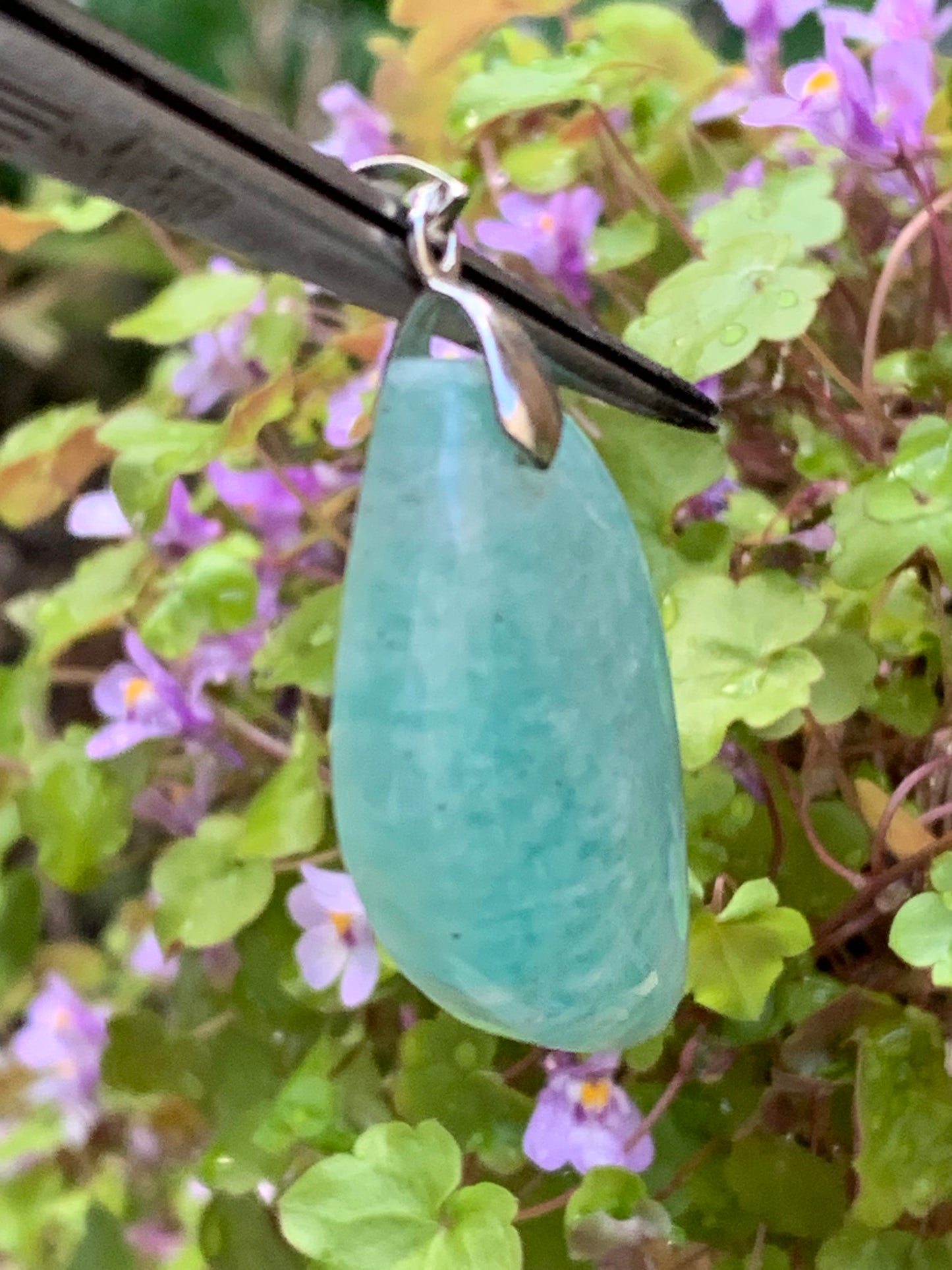 Amazonite, pendentif de 52mm de hauteur x 24 de largeur x 8 d'épaisseur. Vendu avec cordon réglable de couleur noire offert !