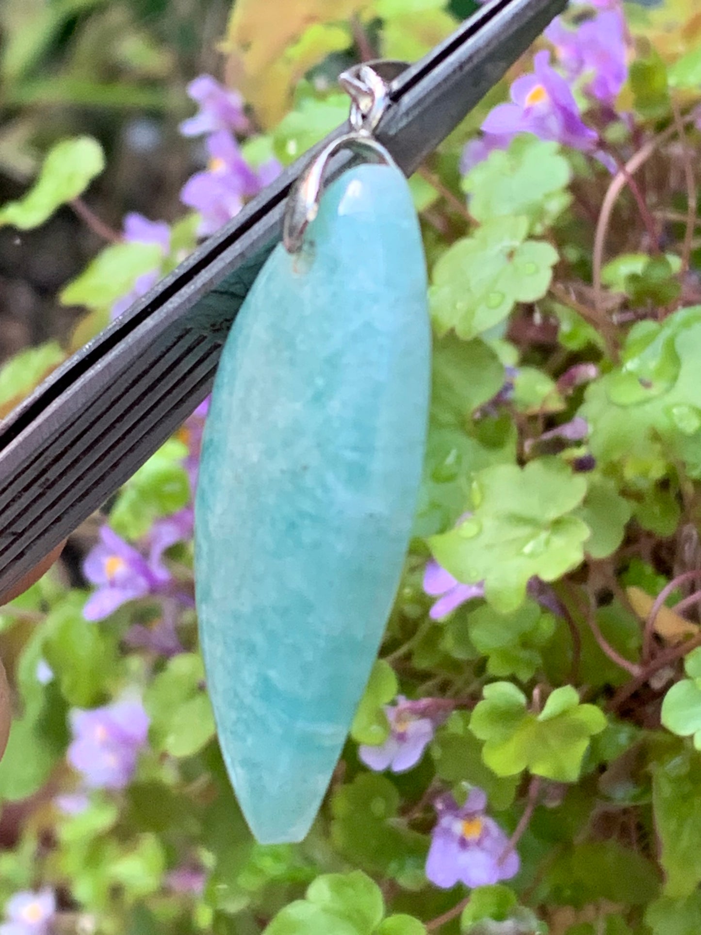 Amazonite, pendentif de 52mm de hauteur x 24 de largeur x 8 d'épaisseur. Vendu avec cordon réglable de couleur noire offert !