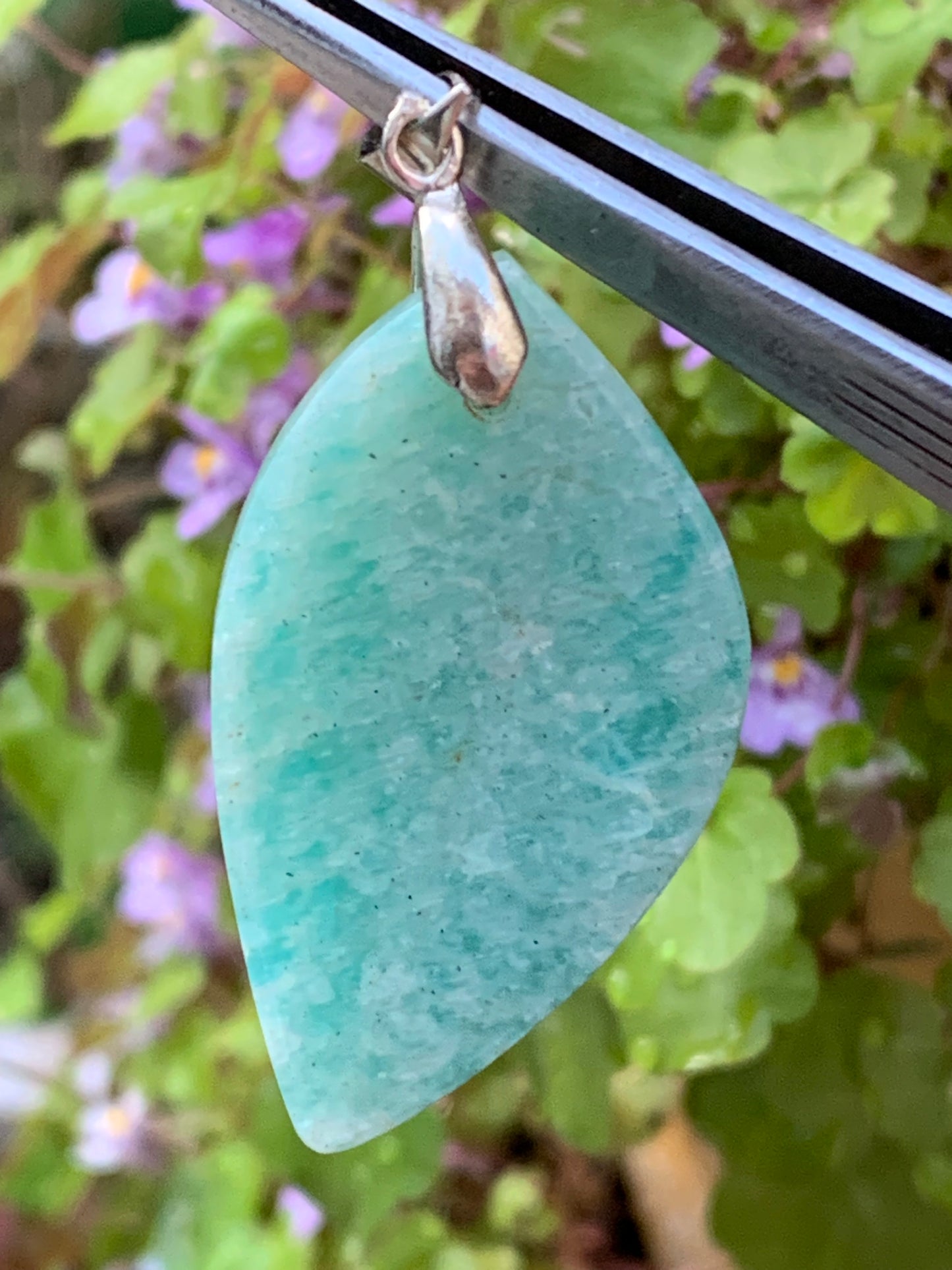 Amazonite, pendentif de 52mm de hauteur x 24 de largeur x 8 d'épaisseur. Vendu avec cordon réglable de couleur noire offert !