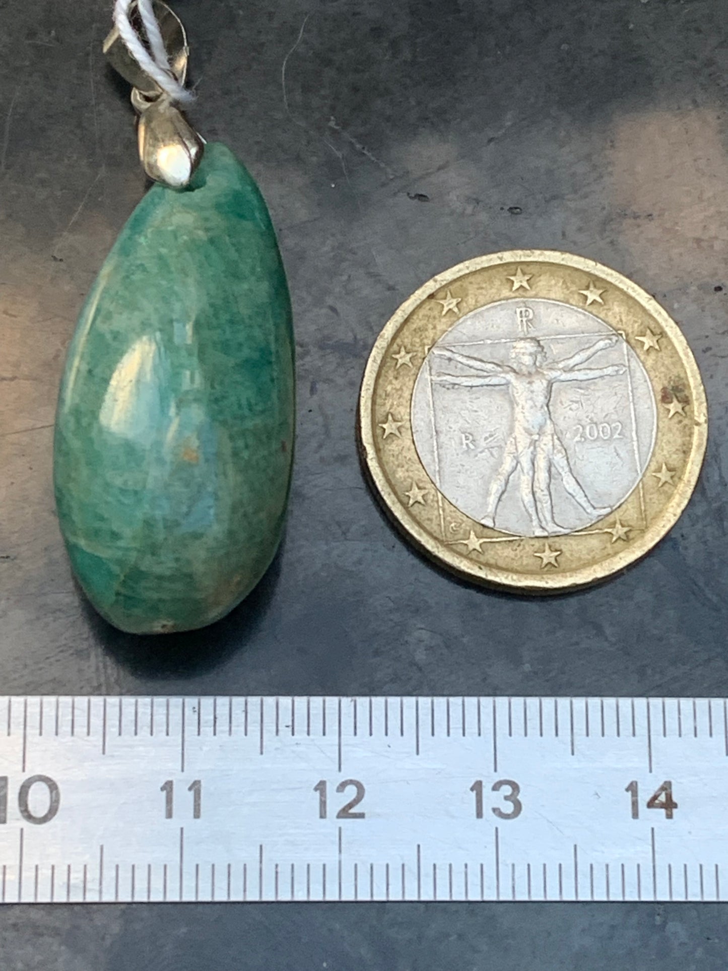 Amazonite, pendentif de 45mm de hauteur x 16 de largeur x 16 d'épaisseur. Vendu avec cordon réglable de couleur noire offert !