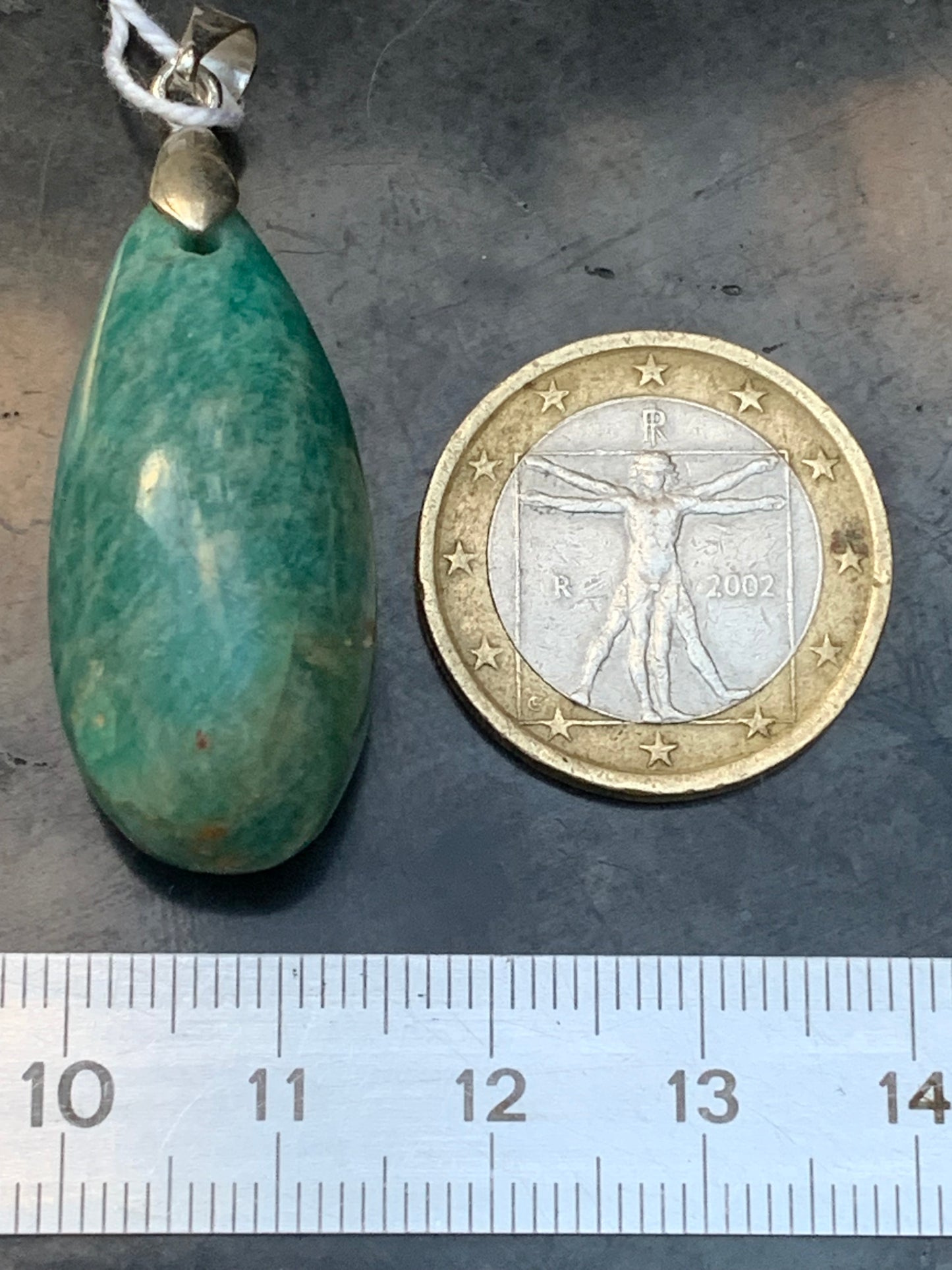 Amazonite, pendentif de 45mm de hauteur x 16 de largeur x 16 d'épaisseur. Vendu avec cordon réglable de couleur noire offert !