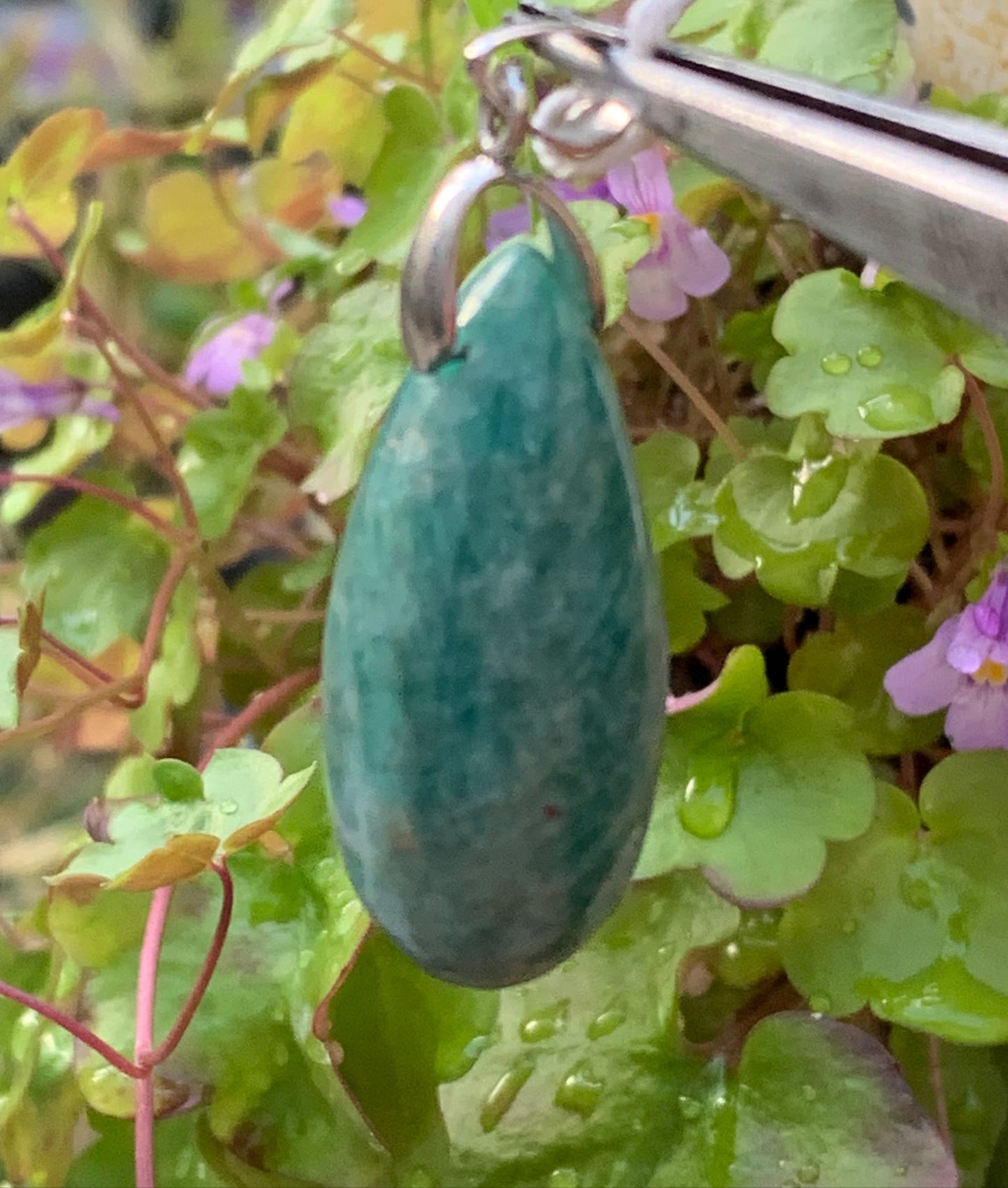 Amazonite, pendentif de 45mm de hauteur x 16 de largeur x 16 d'épaisseur. Vendu avec cordon réglable de couleur noire offert !
