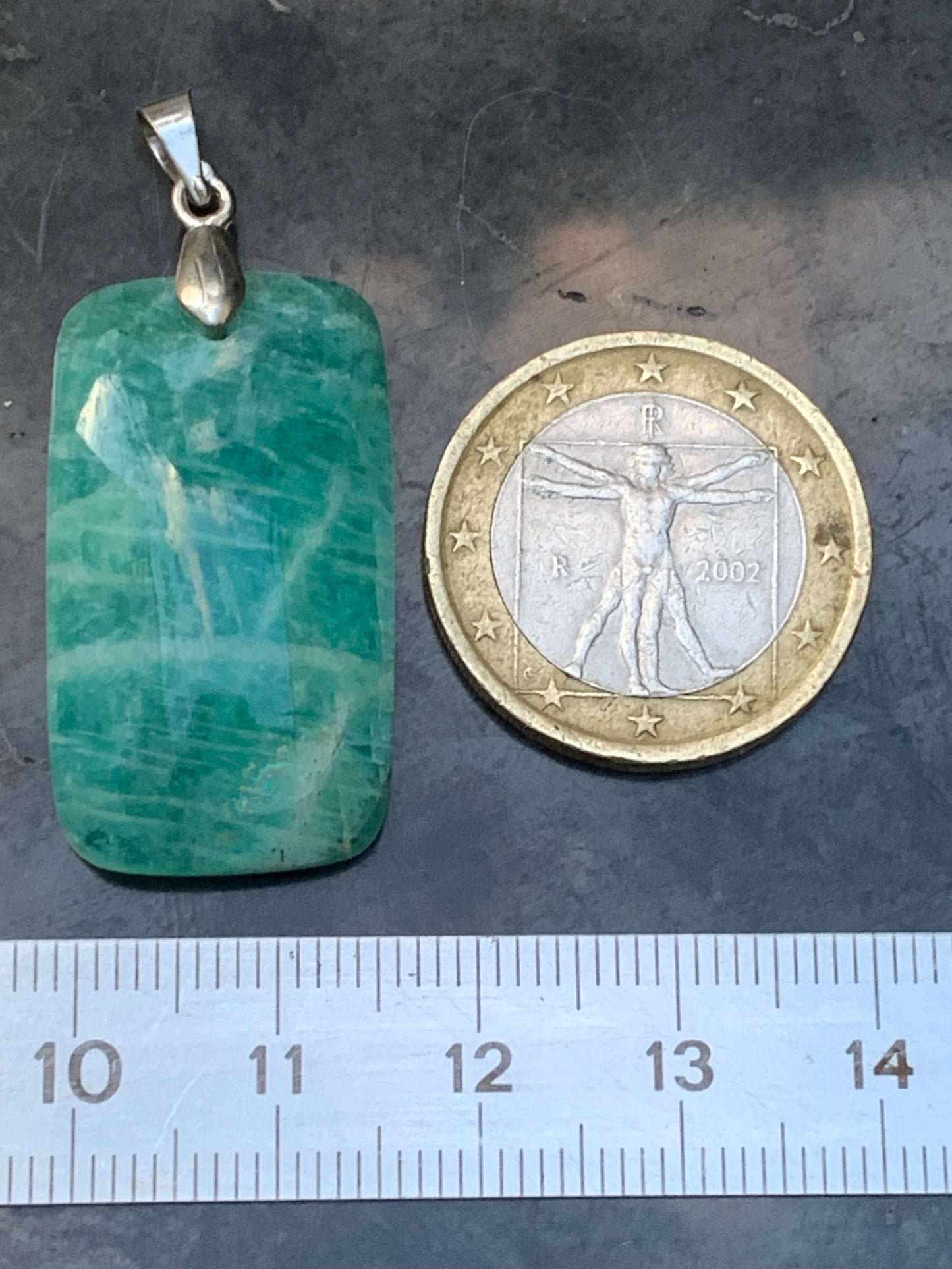 Amazonite, pendentif de 42mm de hauteur x 18 de largeur x 8 d'épaisseur. Vendu avec cordon réglable de couleur noire offert !
