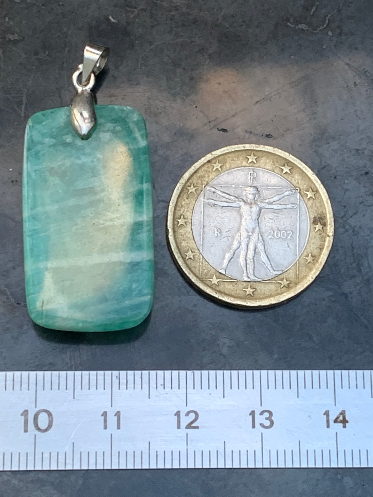 Amazonite, pendentif de 42mm de hauteur x 18 de largeur x 8 d'épaisseur. Vendu avec cordon réglable de couleur noire offert !