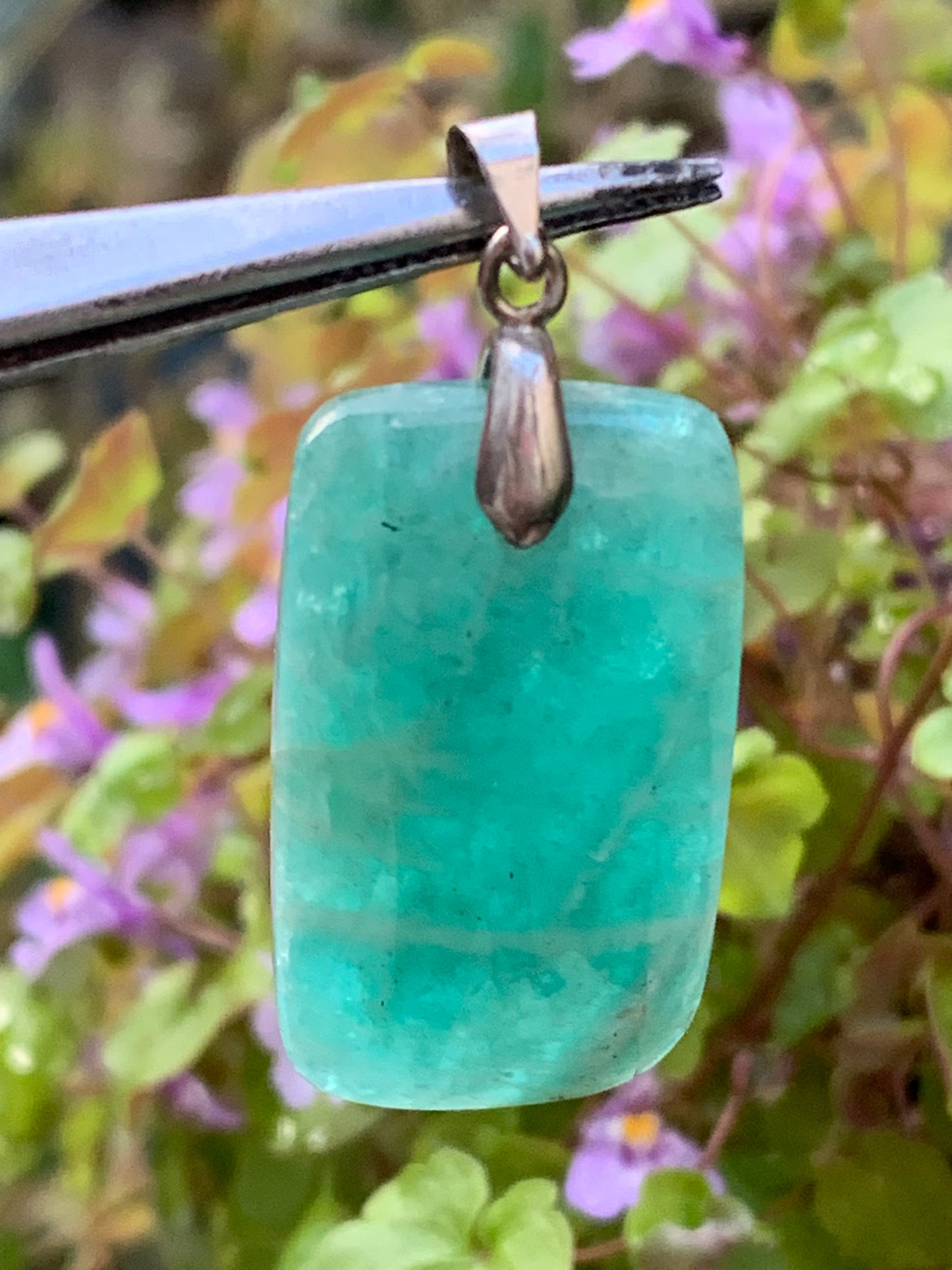 Amazonite, pendentif de 42mm de hauteur x 18 de largeur x 8 d'épaisseur. Vendu avec cordon réglable de couleur noire offert !