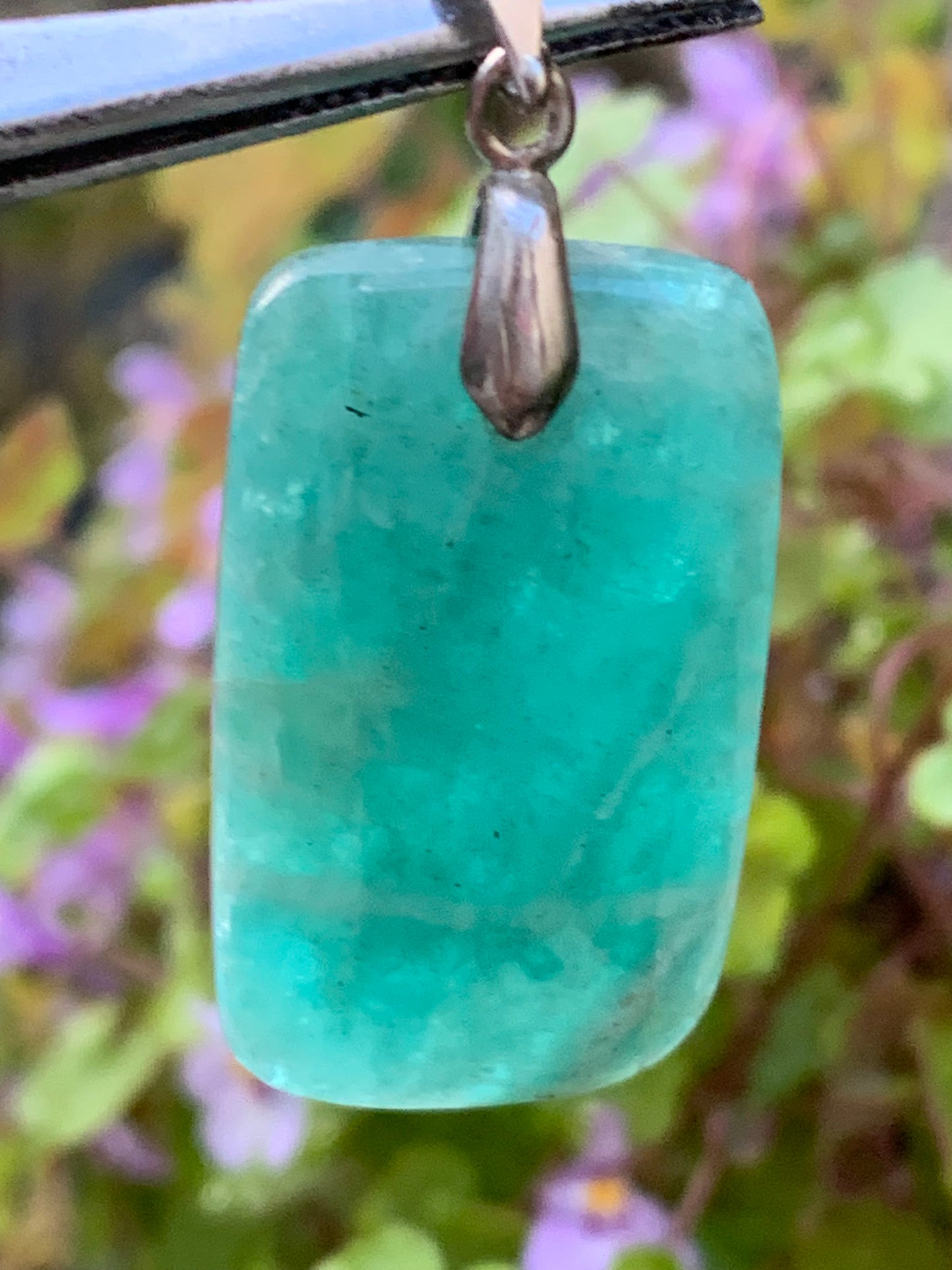 Amazonite, pendentif de 42mm de hauteur x 18 de largeur x 8 d'épaisseur. Vendu avec cordon réglable de couleur noire offert !