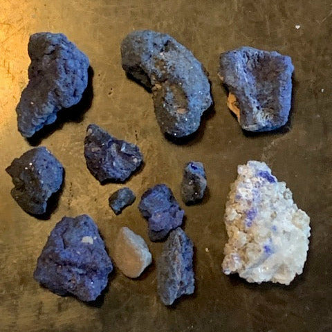Azurite - Petites sphères naturelles brutes et 1 lot de fragments naturels - de 9 à 14 mm de diamètre - 17 gr.