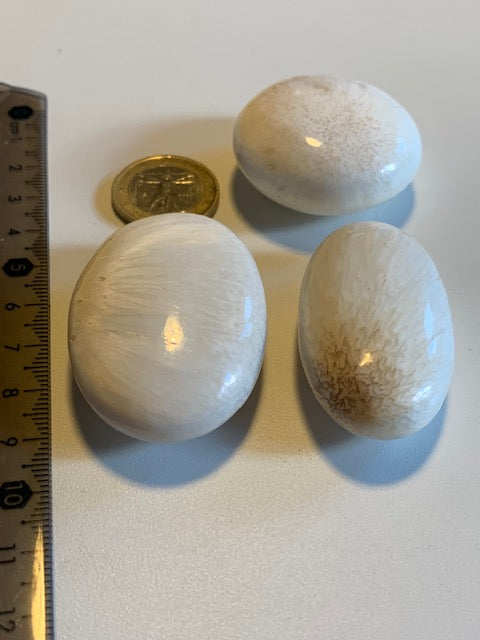 Scolécite (famille des zéolites) – 3 galets polis au choix ! Qualité AA à AAA