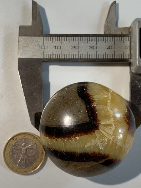 Septaria, tumbled specimen 47mm diameter x 32 - 94.7 g. Superb round pebble for your collections, exhibitions...