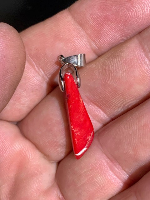 Coral/Gorgonian, pendant made by G & Z, measuring 35x8x7 millimeters, sold with an adjustable sliding cord, in black leather from 40 to 70 centimeters!