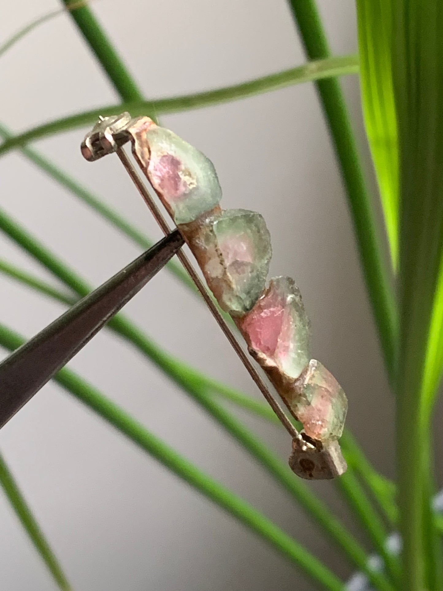 Broche en tourmaline melon d'eau/ pastèque - 38 mm x 8 x 8 - 2 gr. - Création Zen Curiosity !