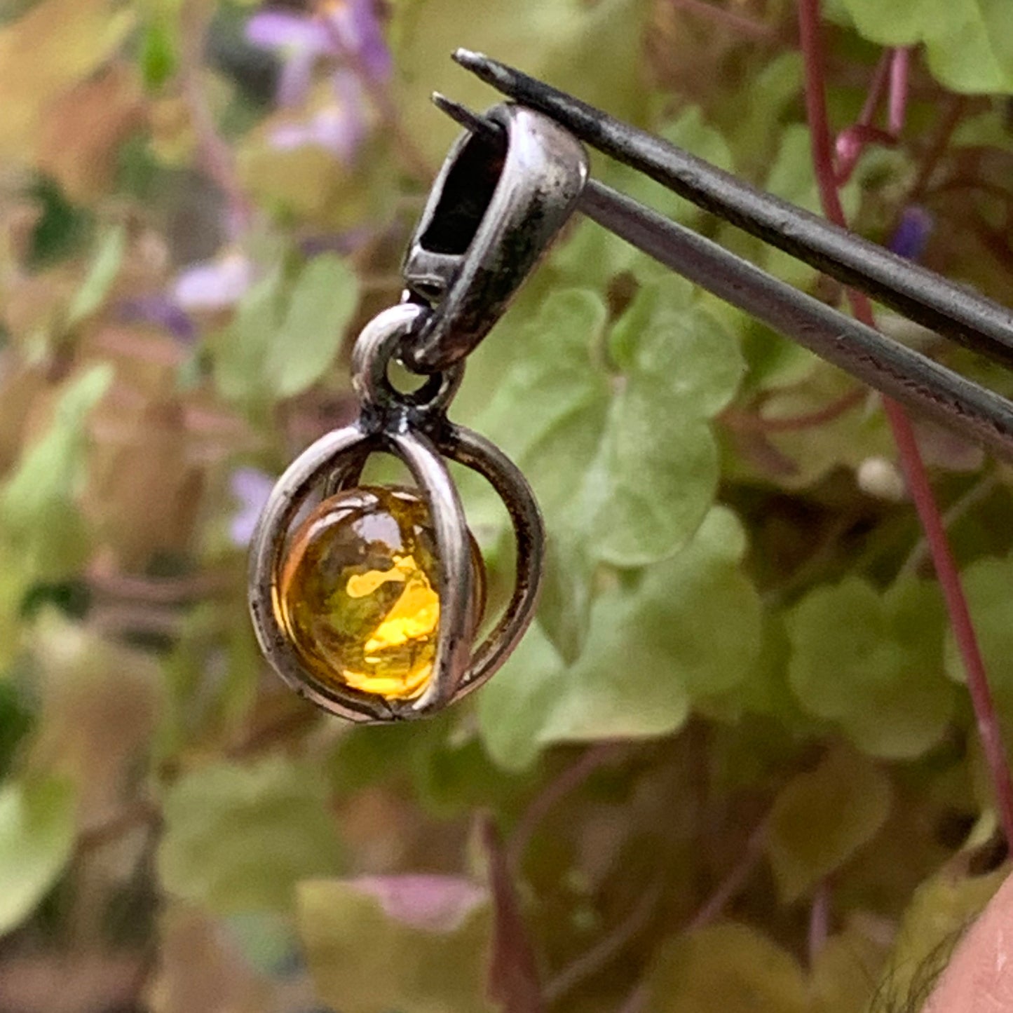 Ambre, jolie petit pendentif en Argent de 20x8x8 millimètres, vendu avec cordon coulissant (réglable), en cuir noir de 40 à 70 centimètres !