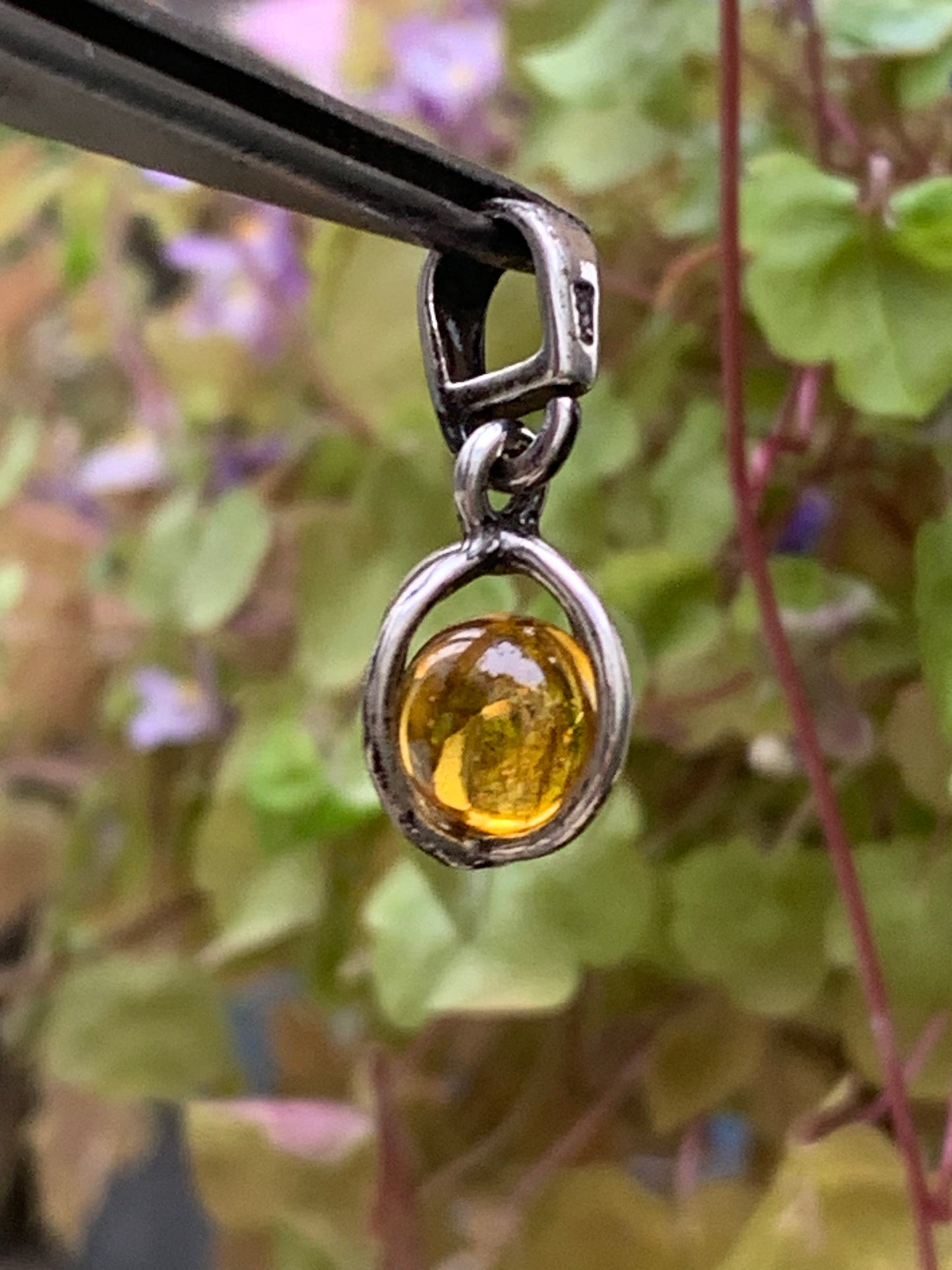 Ambre, jolie petit pendentif en Argent de 20x8x8 millimètres, vendu avec cordon coulissant (réglable), en cuir noir de 40 à 70 centimètres !