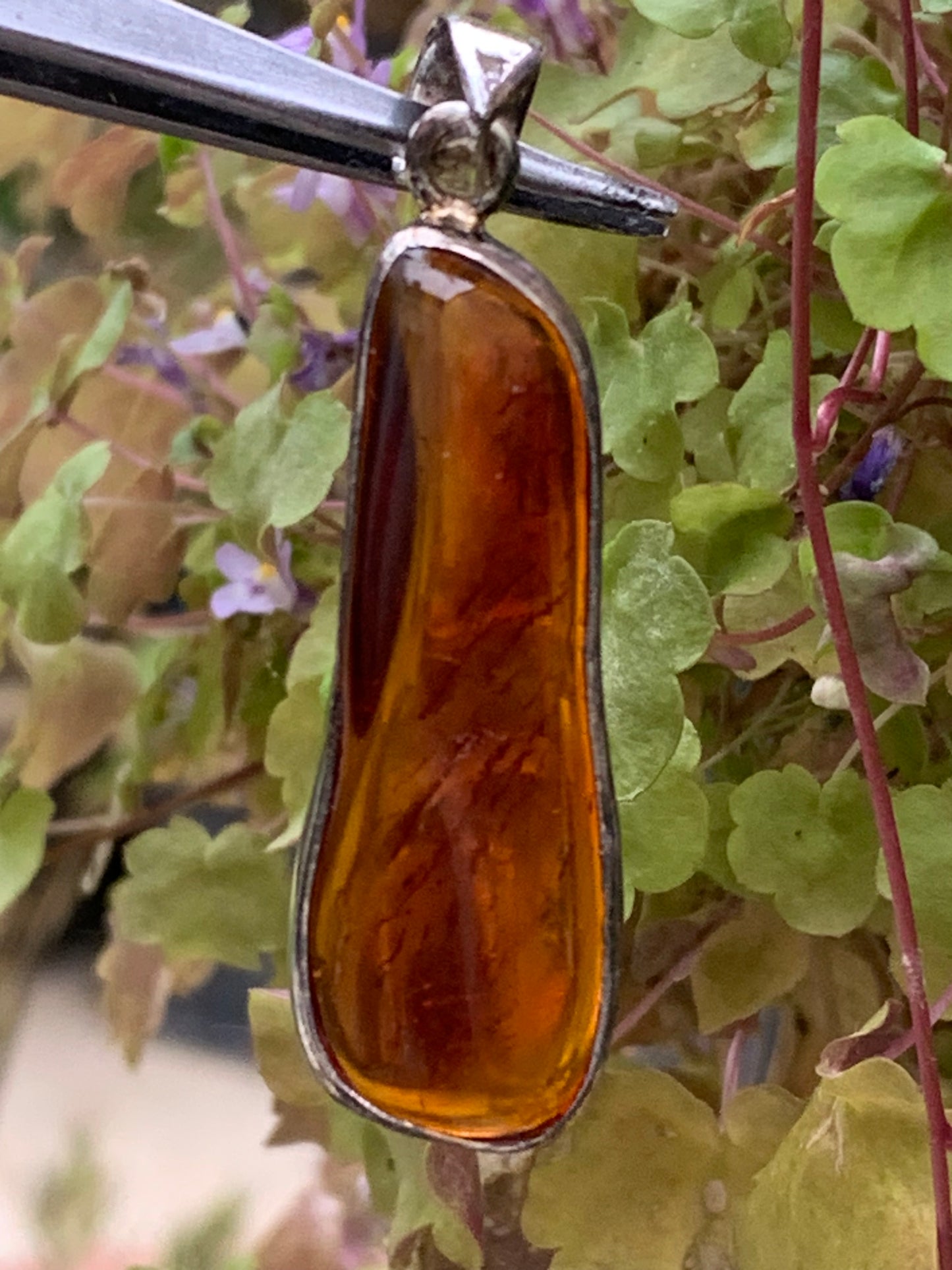 Ambre, superbe pendentif en Argent de 50x15x7 mm. Vendu avec cordon coulissant (réglable), en cuir noir de 40 à 70 cm !