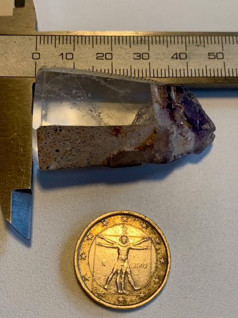 Cristal de roche avec inclusion d’améthyste – Pointe laser naturelle ±48 x 28 x 21 mm – 34,6 g
