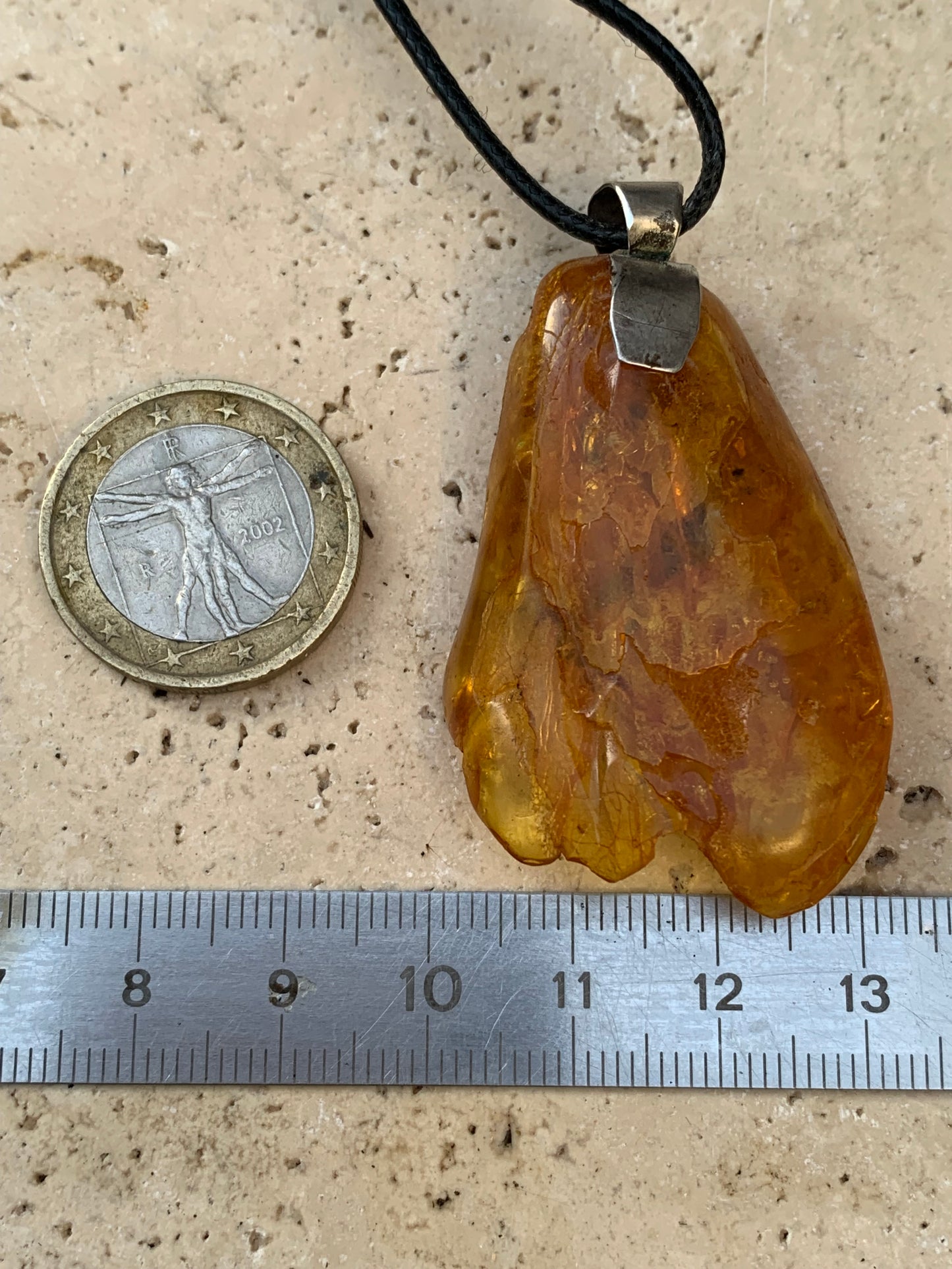 Ambre, pendentif en Argent, galet naturel poli de 52x30x10 millimètres, vendu avec cordon coulissant (réglable), en cuir noir de 40 à 70 centimètres !