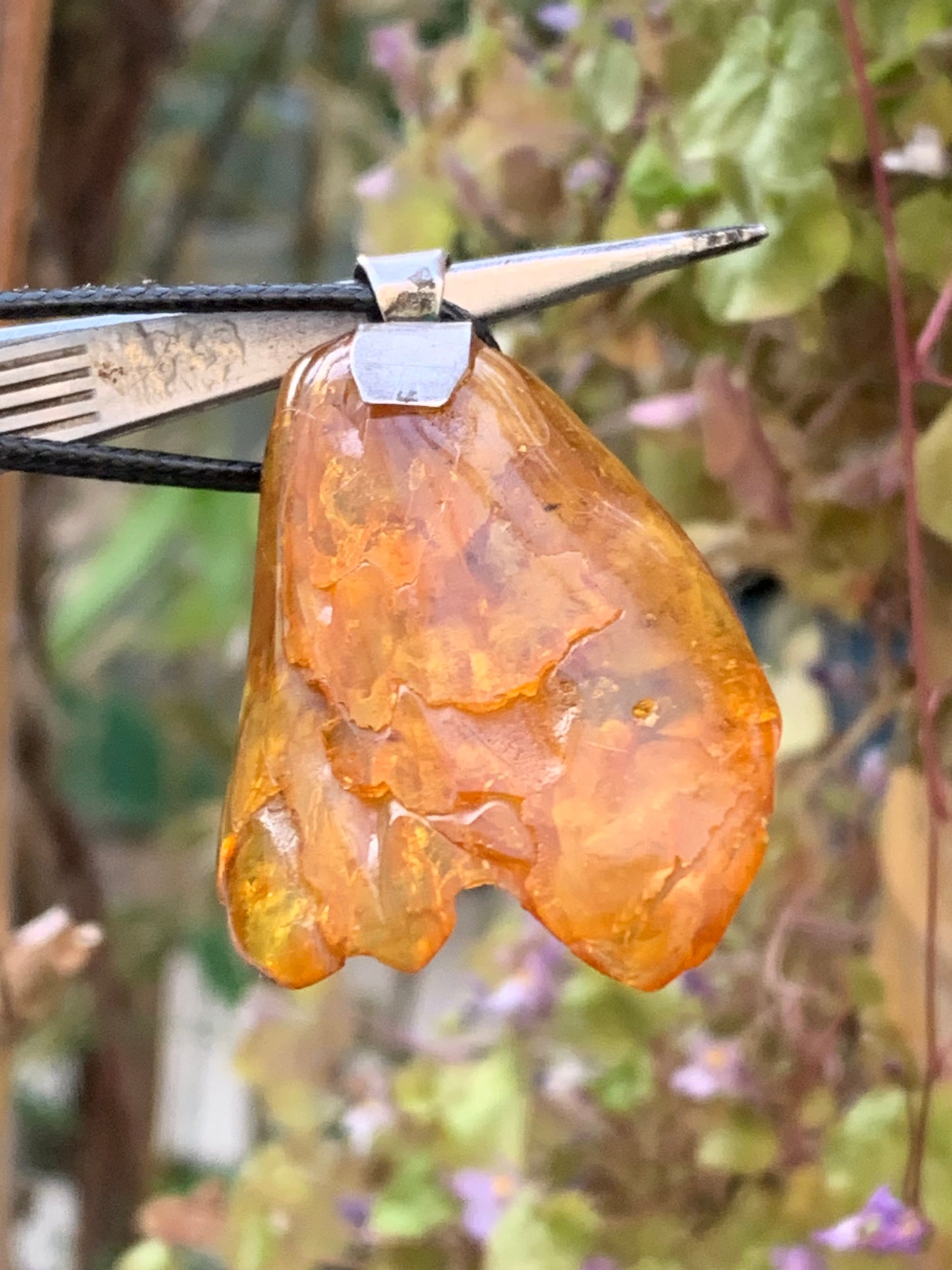 Ambre, pendentif en Argent, galet naturel poli de 52x30x10 millimètres, vendu avec cordon coulissant (réglable), en cuir noir de 40 à 70 centimètres !