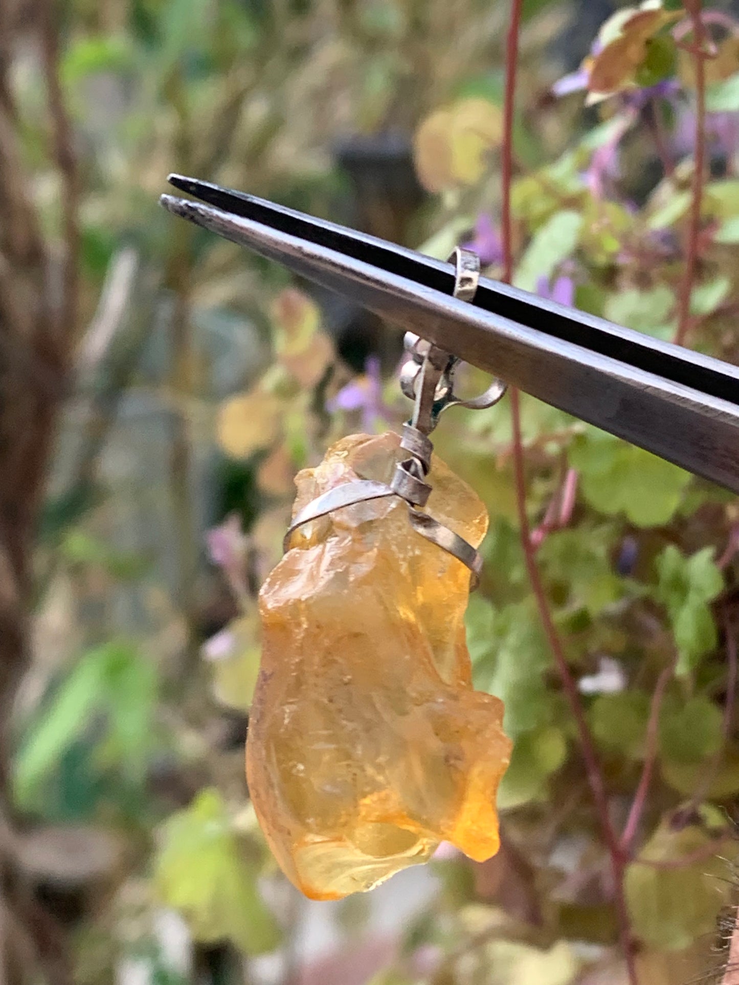 Ambre, pendentif en Argent de 45x15x15 millimètres, vendu avec cordon coulissant (réglable), en cuir noir de 40 à 70 centimètres !