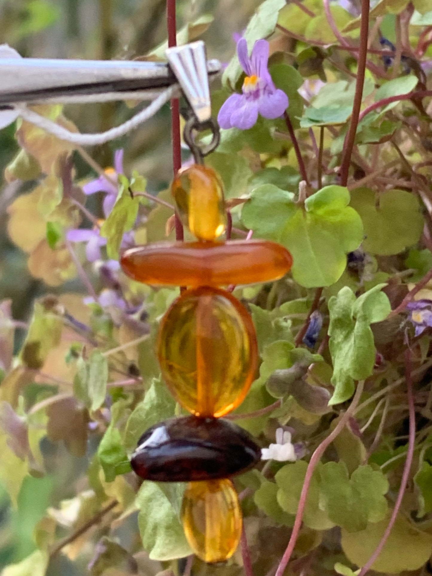 Ambre, pendentif fait par G & Z de 45x15x9 millimètres, vendu avec cordon coulissant (réglable), en cuir noir de 40 à 70 centimètres !