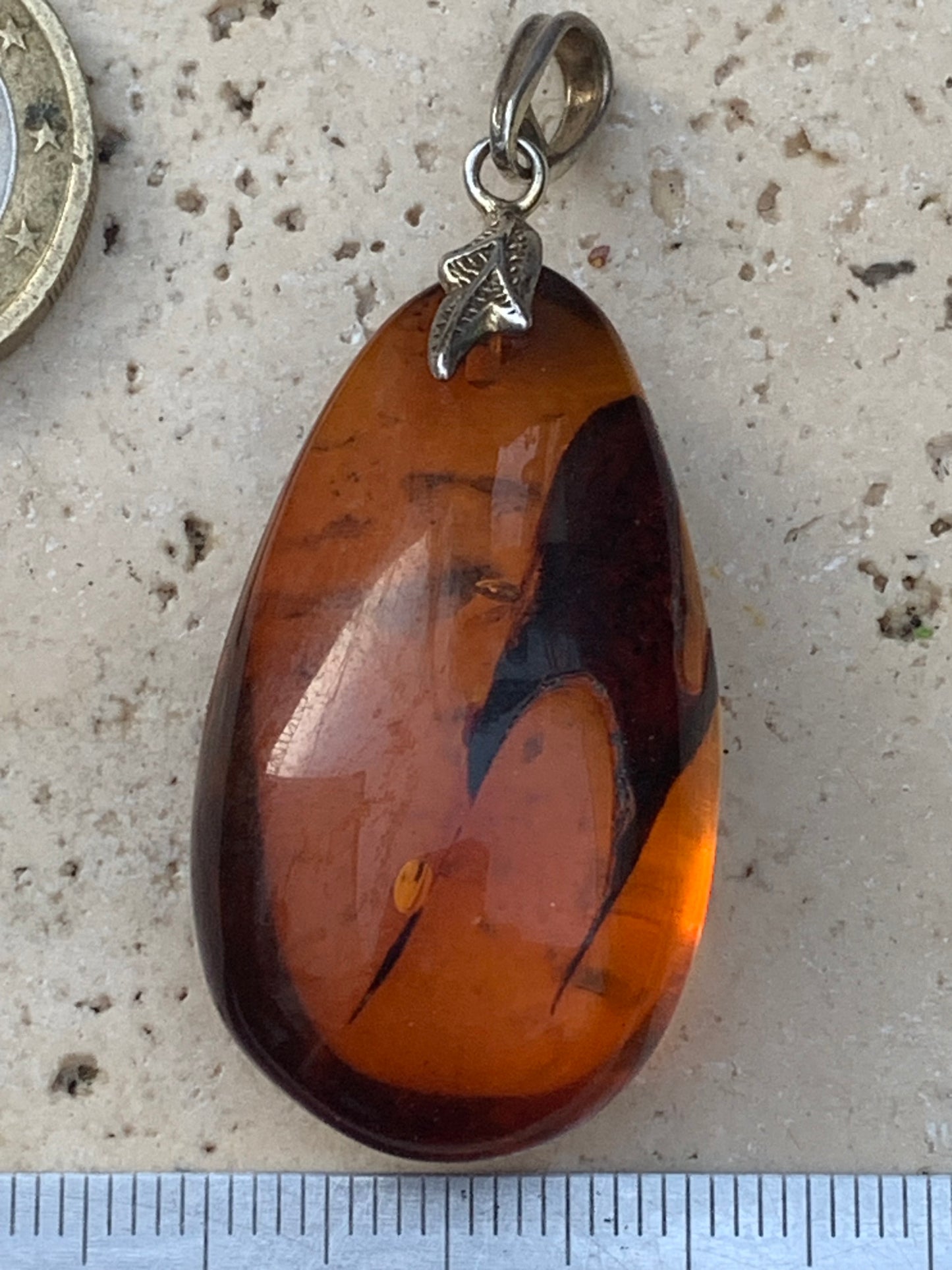 Ambre, pendentif en Argent, galet naturel poli de 50x22x15 millimètres, vendu avec cordon coulissant (réglable), en cuir noir de 40 à 70 centimètres !