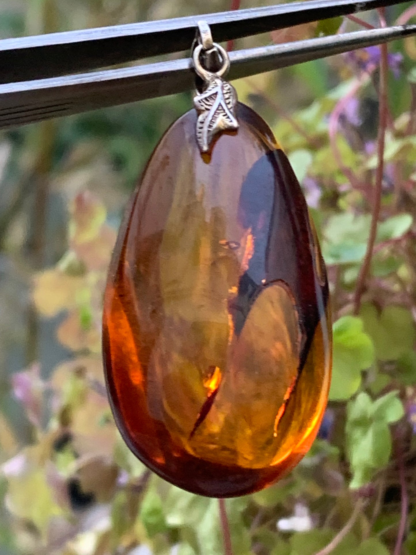 Ambre, pendentif en Argent, galet naturel poli de 50x22x15 millimètres, vendu avec cordon coulissant (réglable), en cuir noir de 40 à 70 centimètres !