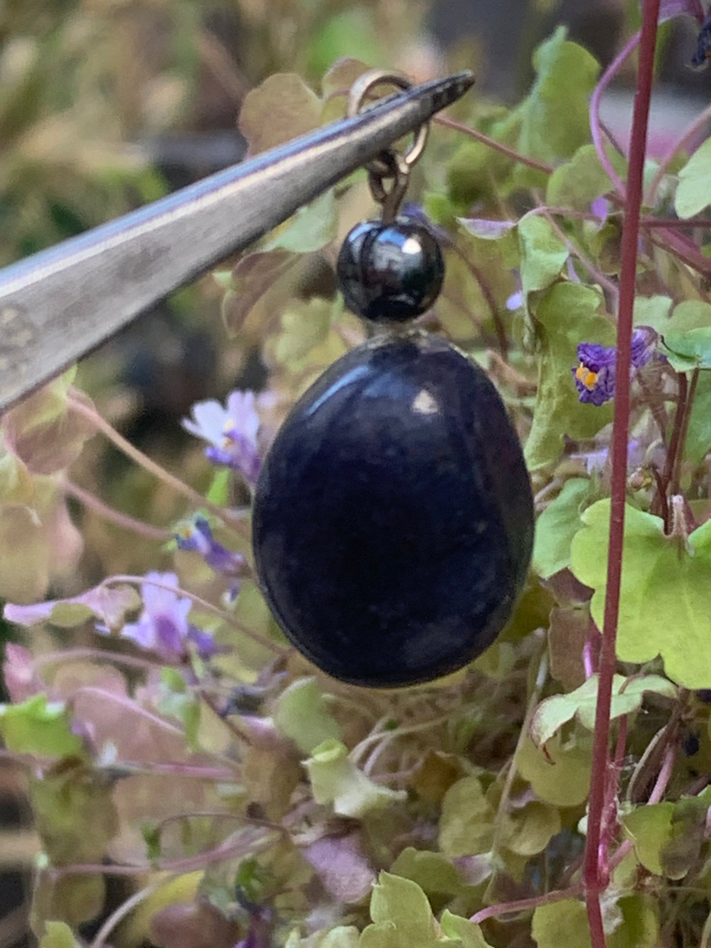 Sodalite, pendentif de 32x14x14 millimètres, vendu avec cordon coulissant (réglable), en cuir noir de 40 à 70 centimètres !