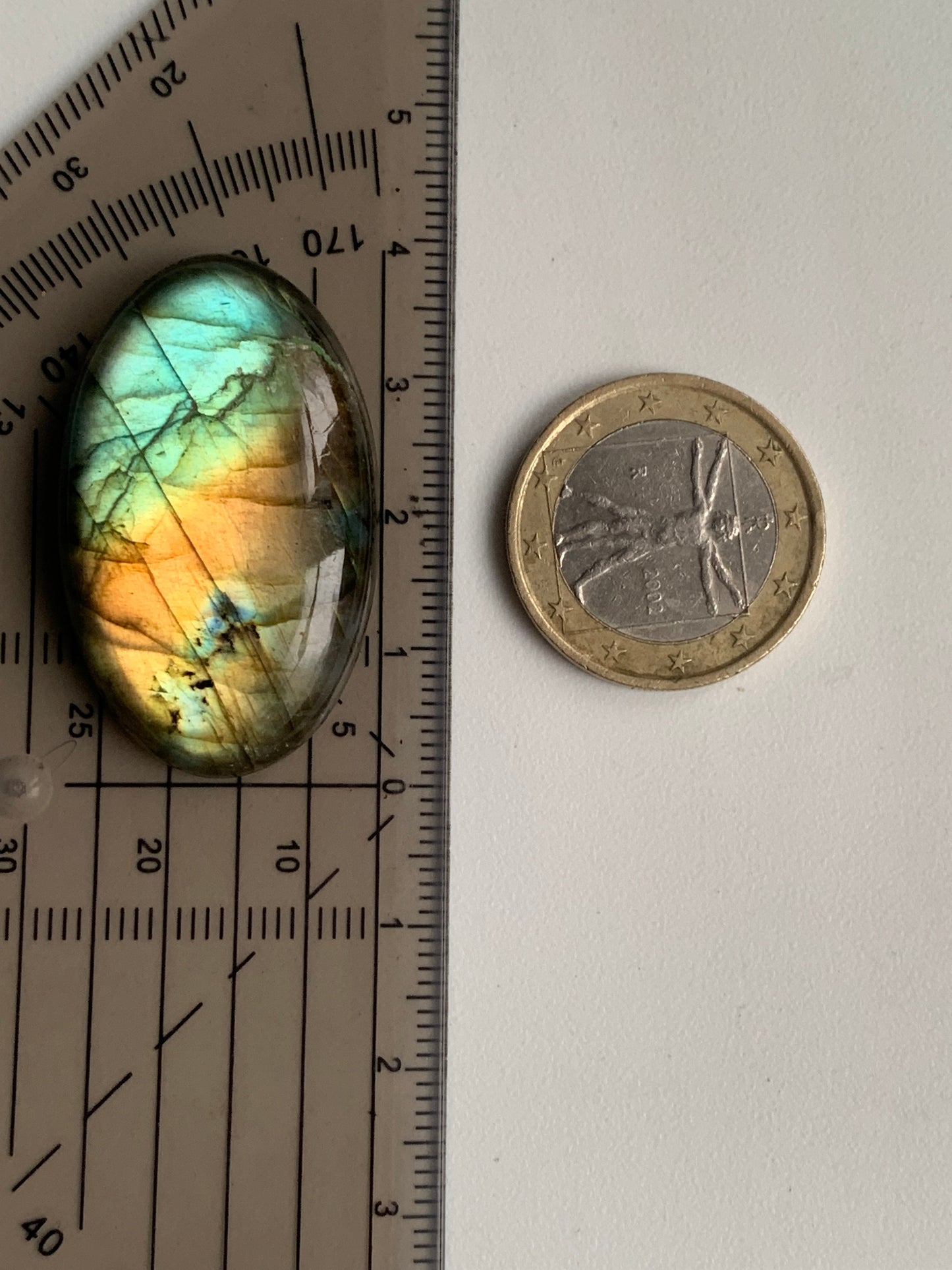 Labradorite, cabochon de forme 'ovale' - ± 38 x 23 x 7 mm - 10,8 gr. - Qualité AA à AAA !