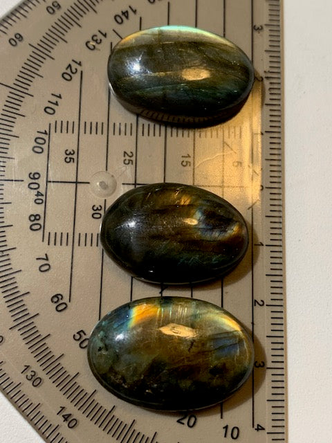 Labradorite, 3 cabochons au choix de forme 'ovale' - ± 25 x 18 x 7 mm - 5,4 gr. - Qualité AA à AAA !