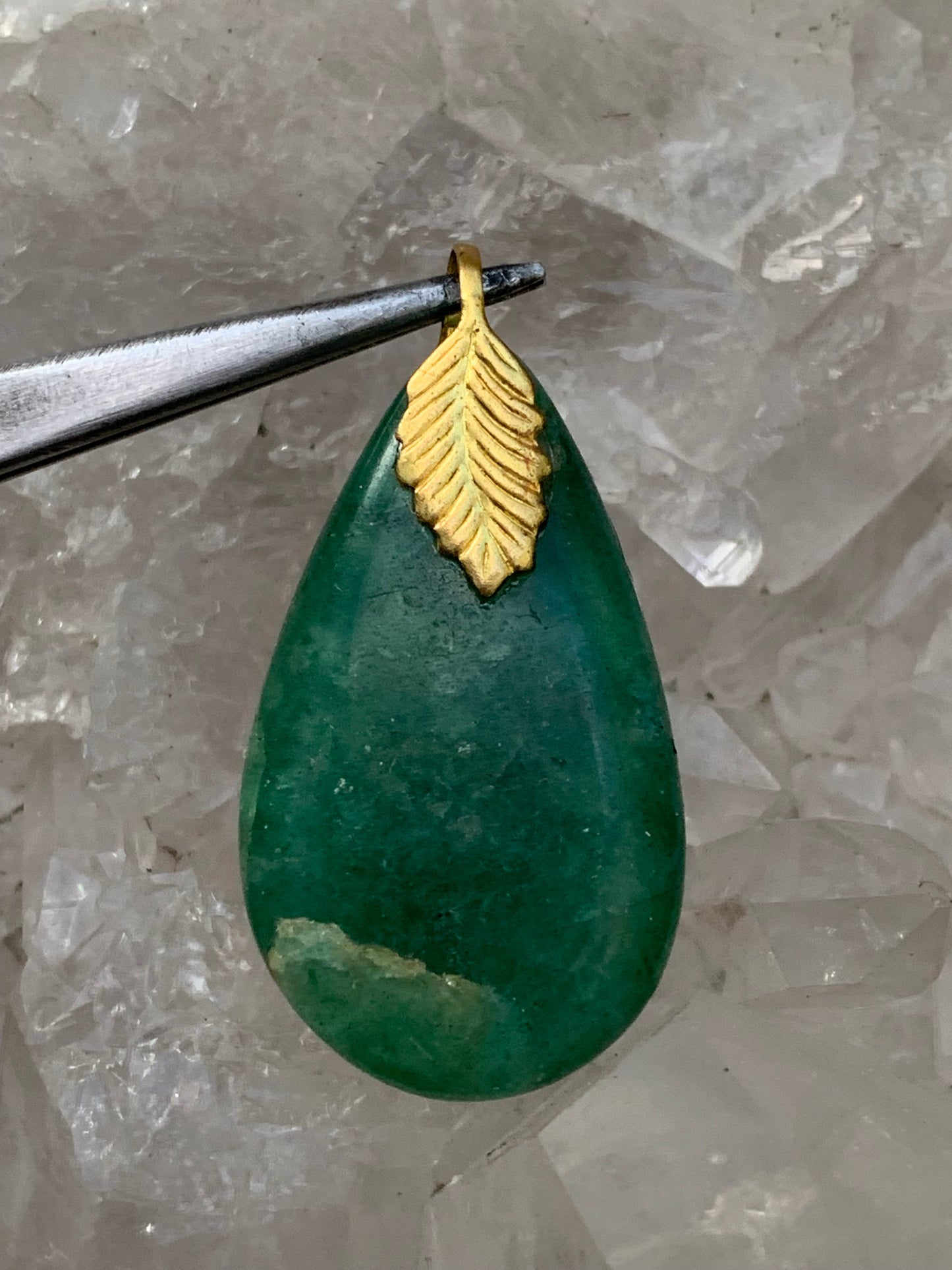 Aventurine/ Quartz vert, pendentif de type 'goutte', qualité A à AA, 40 x 20 x 8 mm environ, parfait pour la bijouterie, collection, lithothérapie...