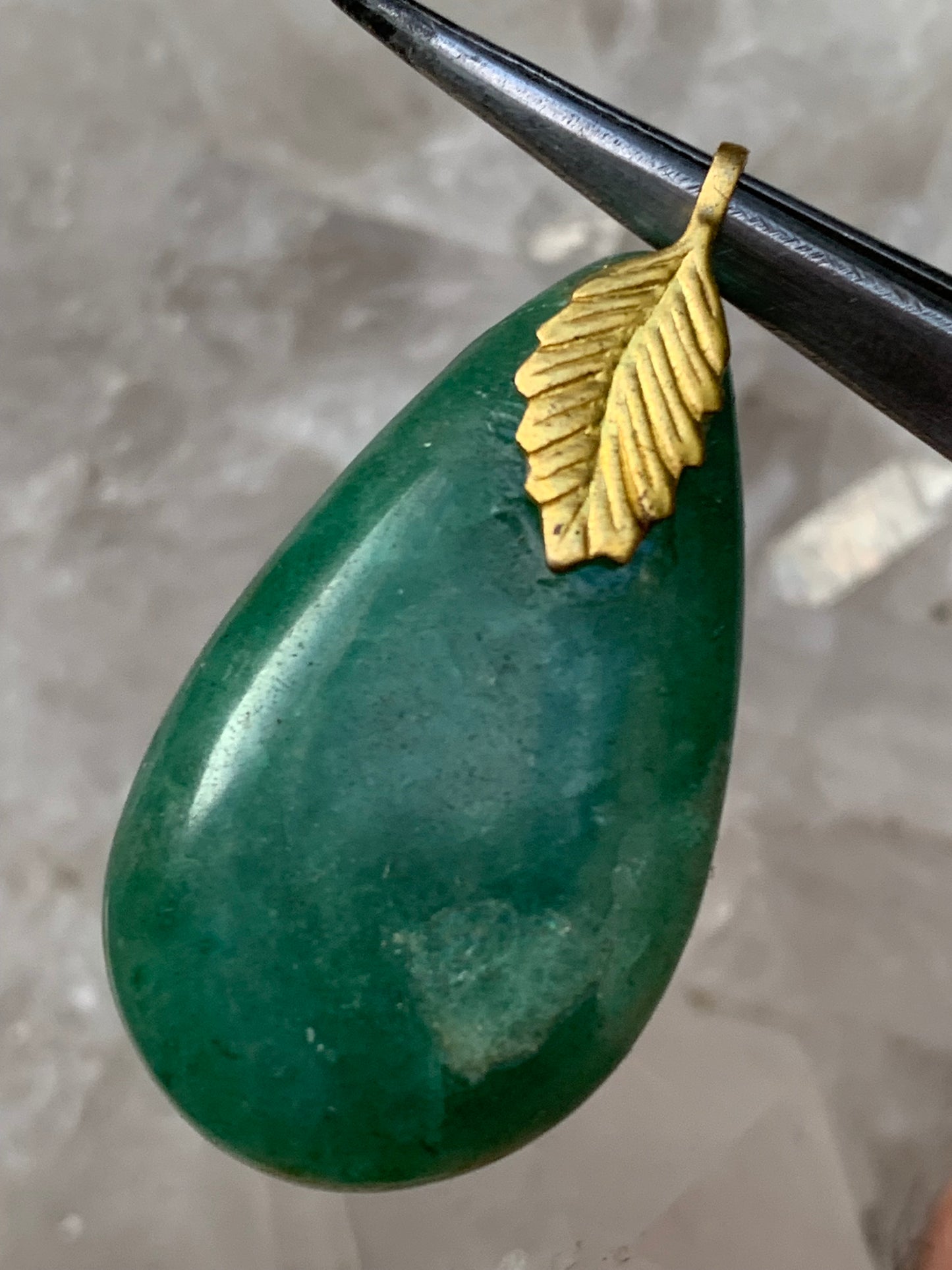 Aventurine/ Quartz vert, pendentif de type 'goutte', qualité A à AA, 40 x 20 x 8 mm environ, parfait pour la bijouterie, collection, lithothérapie...
