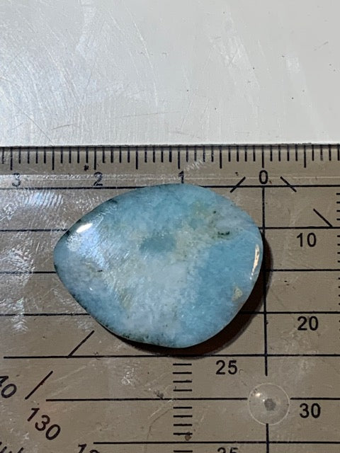 Larimar – Cabochon asymétrique de 24 × 19 × 5 mm - 4 gr. - Nuances naturelles magnifiques, parfait pour bijoux raffinés, collectionneur passionné ou exposition