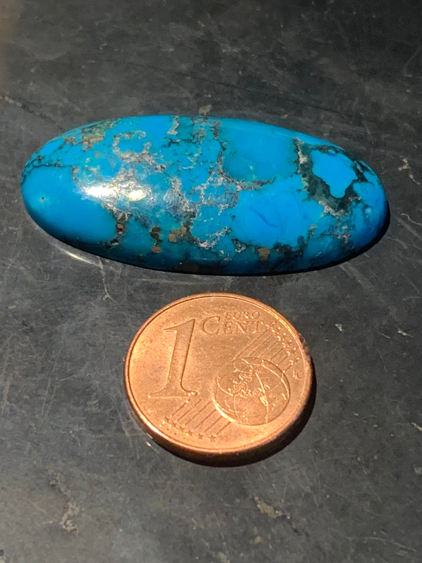 Turquoise D'Iran teintée, cabochon de forme ovale de 34 mm x 17 x 6 - 5 gr. - Parfait en bijouterie, collection, exposition...