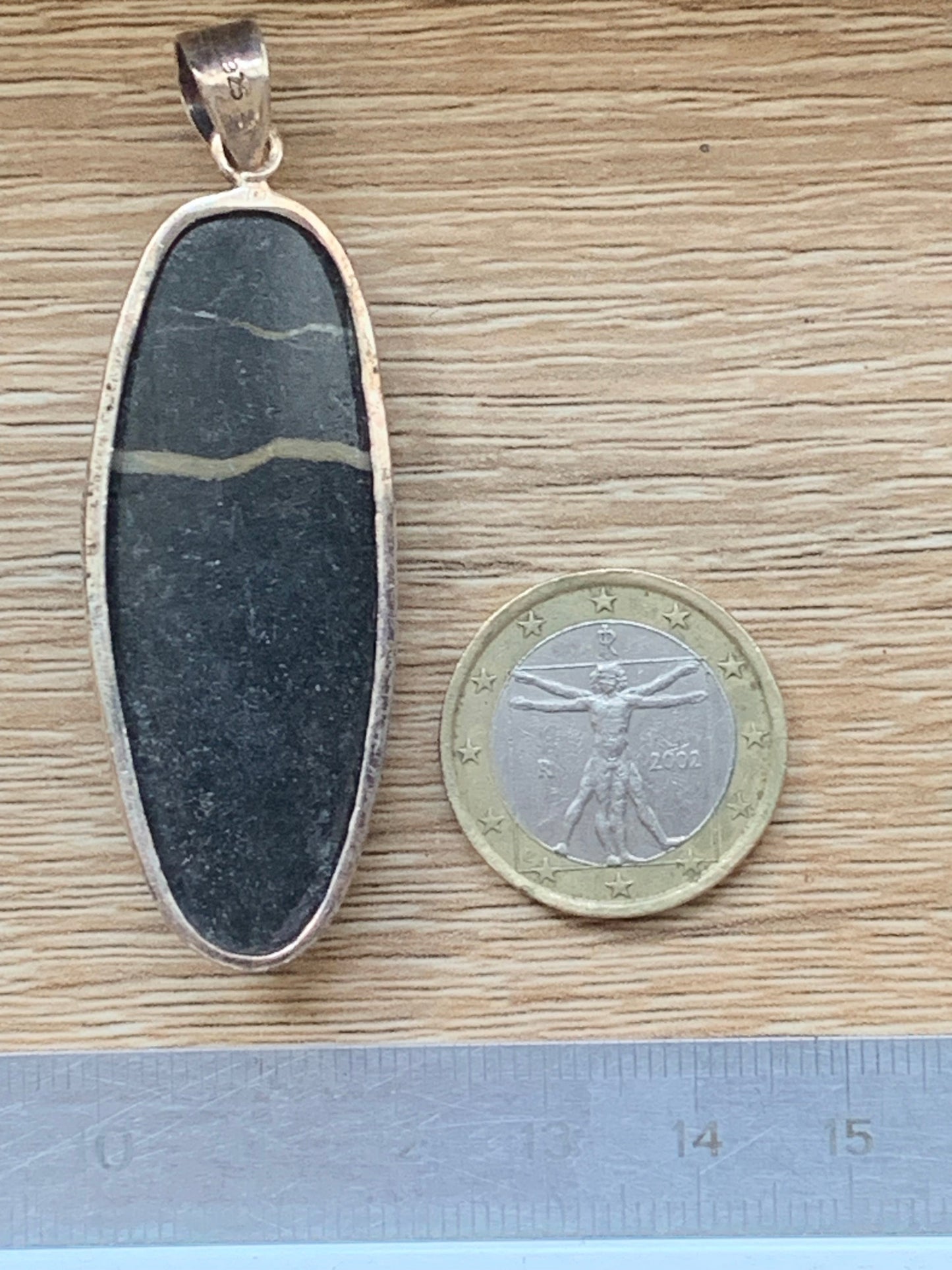 Orthoceras, pendentif de 60 millimètres x21 x11. Vendu avec ou sans cordon noir et réglable de 60 cm !