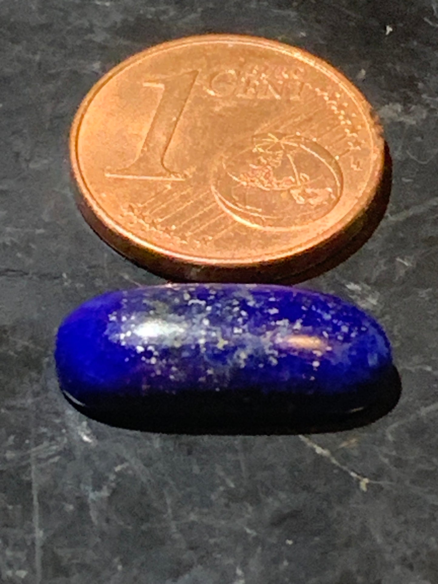Lapis lazuli, cabochon de 12 mm x 7 x 5 - 5,5 carats. Parfait en bijouterie, collection ,exposition...
