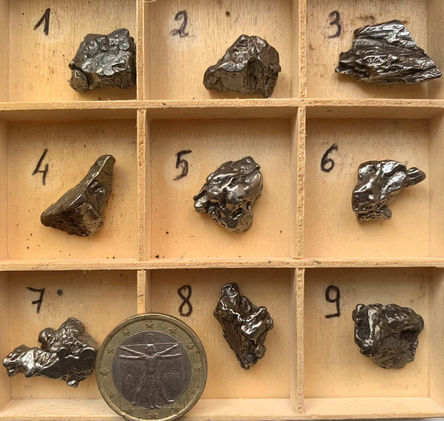 Sélection de météorites Campo Del Cielo (Argentine). Pièce au choix de 4 à 7 grammes environ. Très belle qualité, morceau entier et compact. Véritable pépite de l'espace !