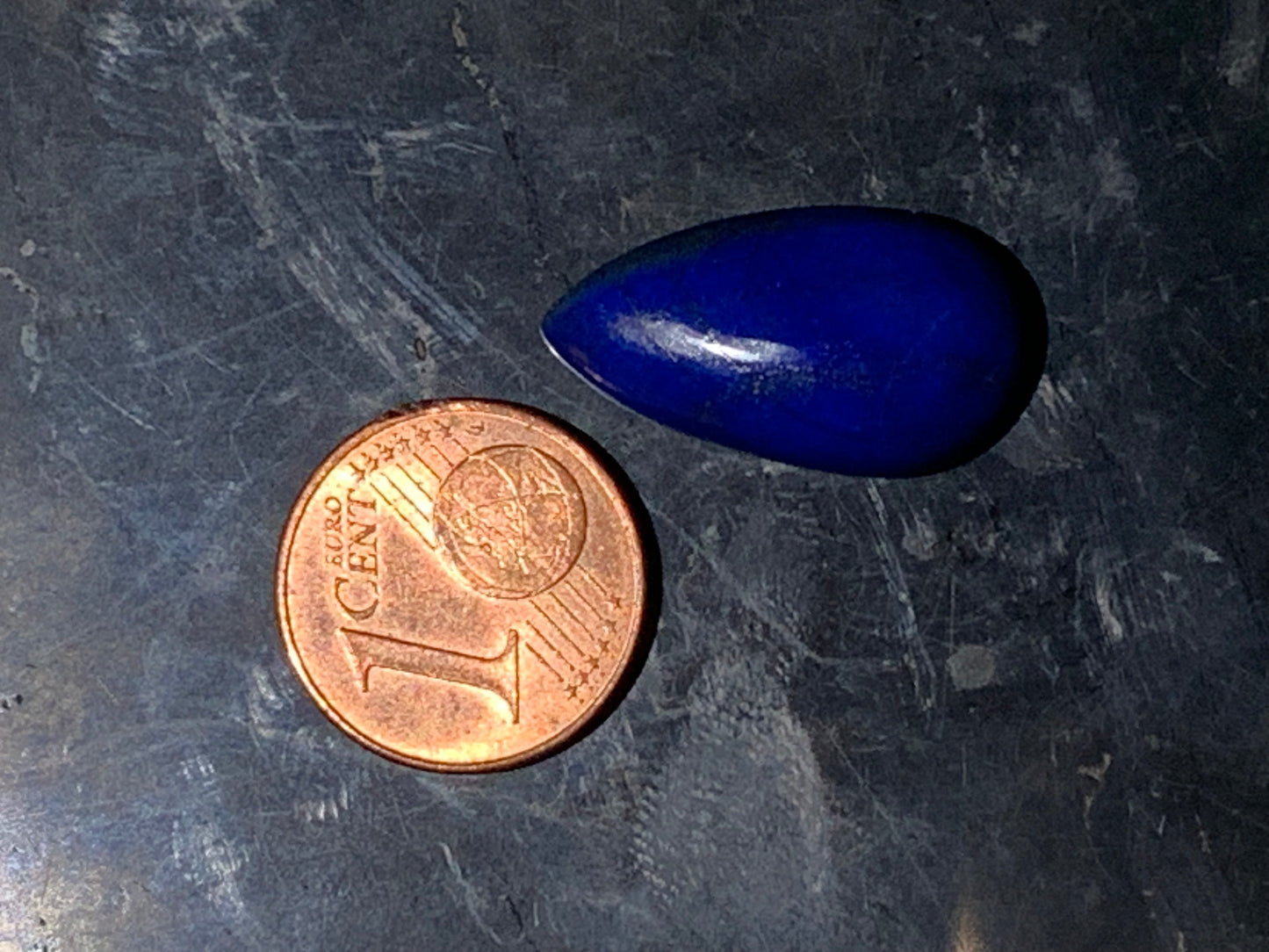 Lapis lazuli, cabochon de 21 mm x 12 x 7 - 12,5 carats. Parfait en bijouterie, collection ,exposition...