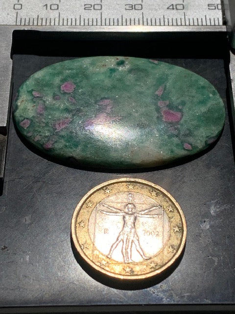 Rubis Fuchsite, cabochon de 12,3 gr. - 48 x 31 .x 5 mm - Superbe pièce !