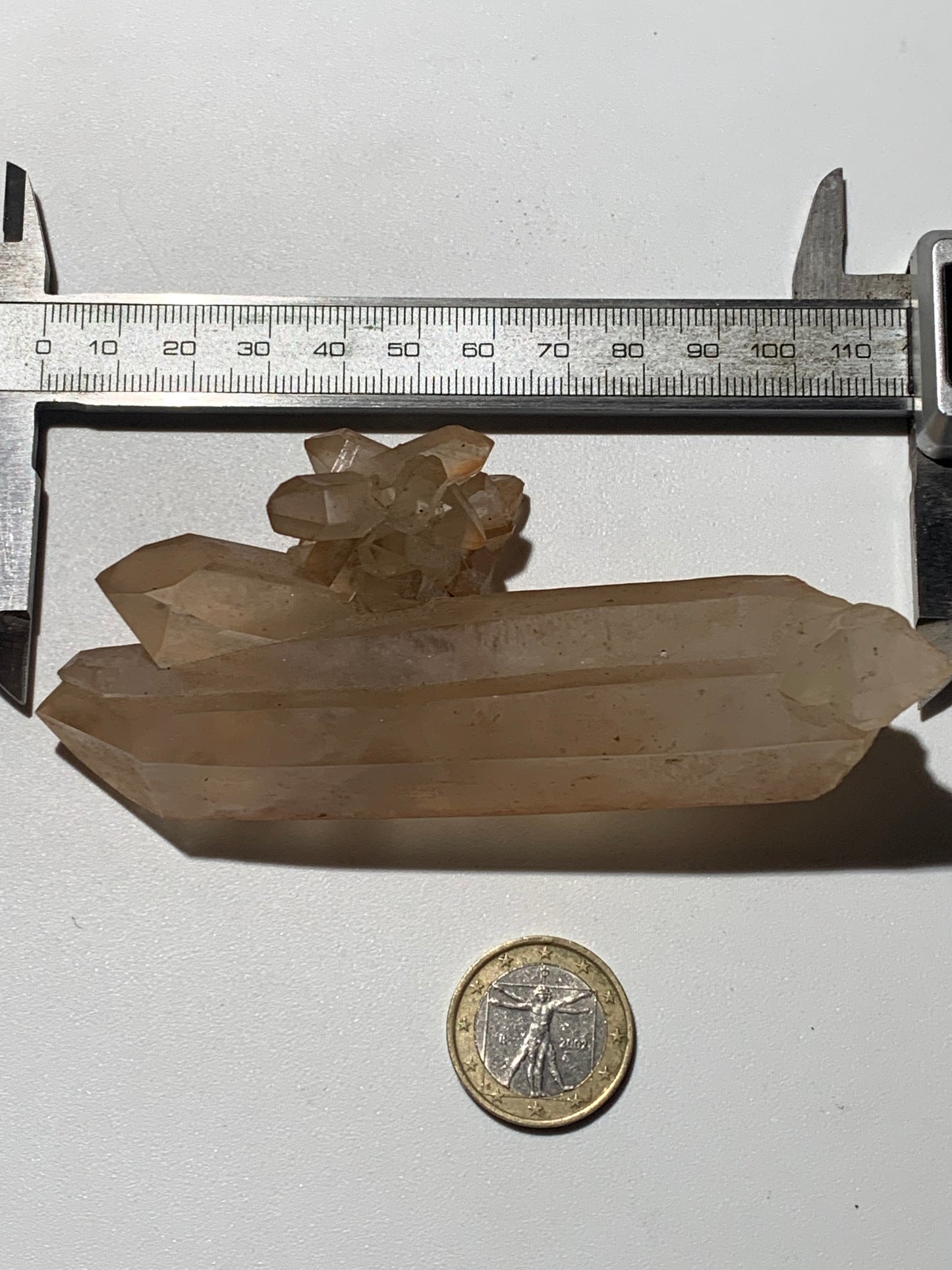 Cristal de roche - Pointe jumelée avec nid de cristaux - 104 L x 50 l x 32 mm - 134 grammes !