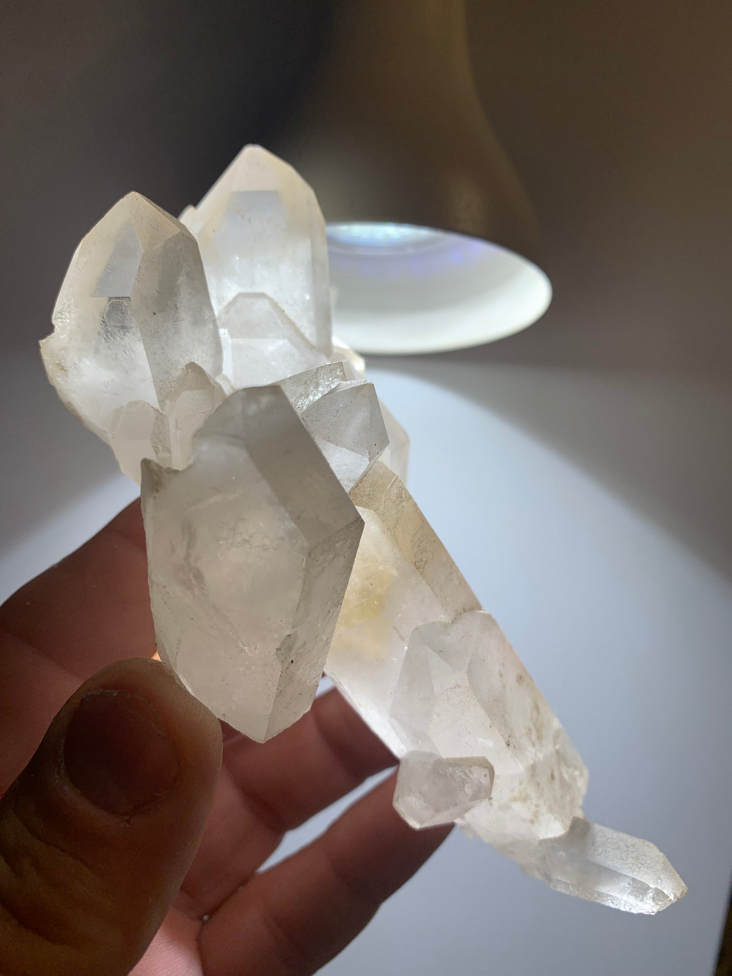 Cristal de roche - Amas de cristaux de 4 à 9 cm - 128 L x 70 l x 42 mm - 235,7 grammes - Belle pièce !