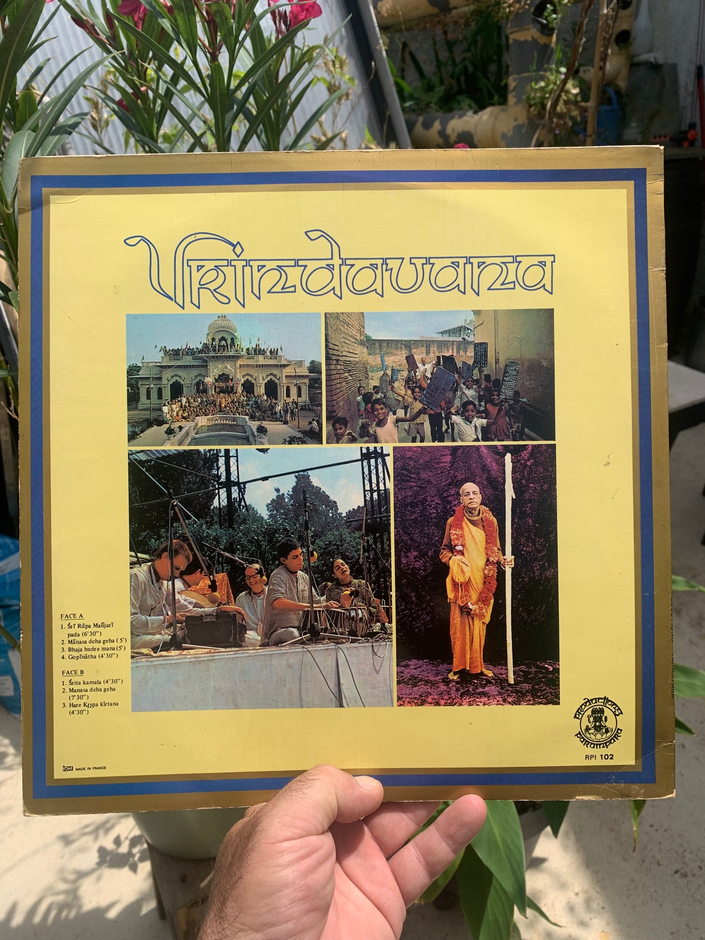 Disque vinyle - Artiste : Vrindavana - Label : Productions Parampara. Chant religieux Hindouiste !