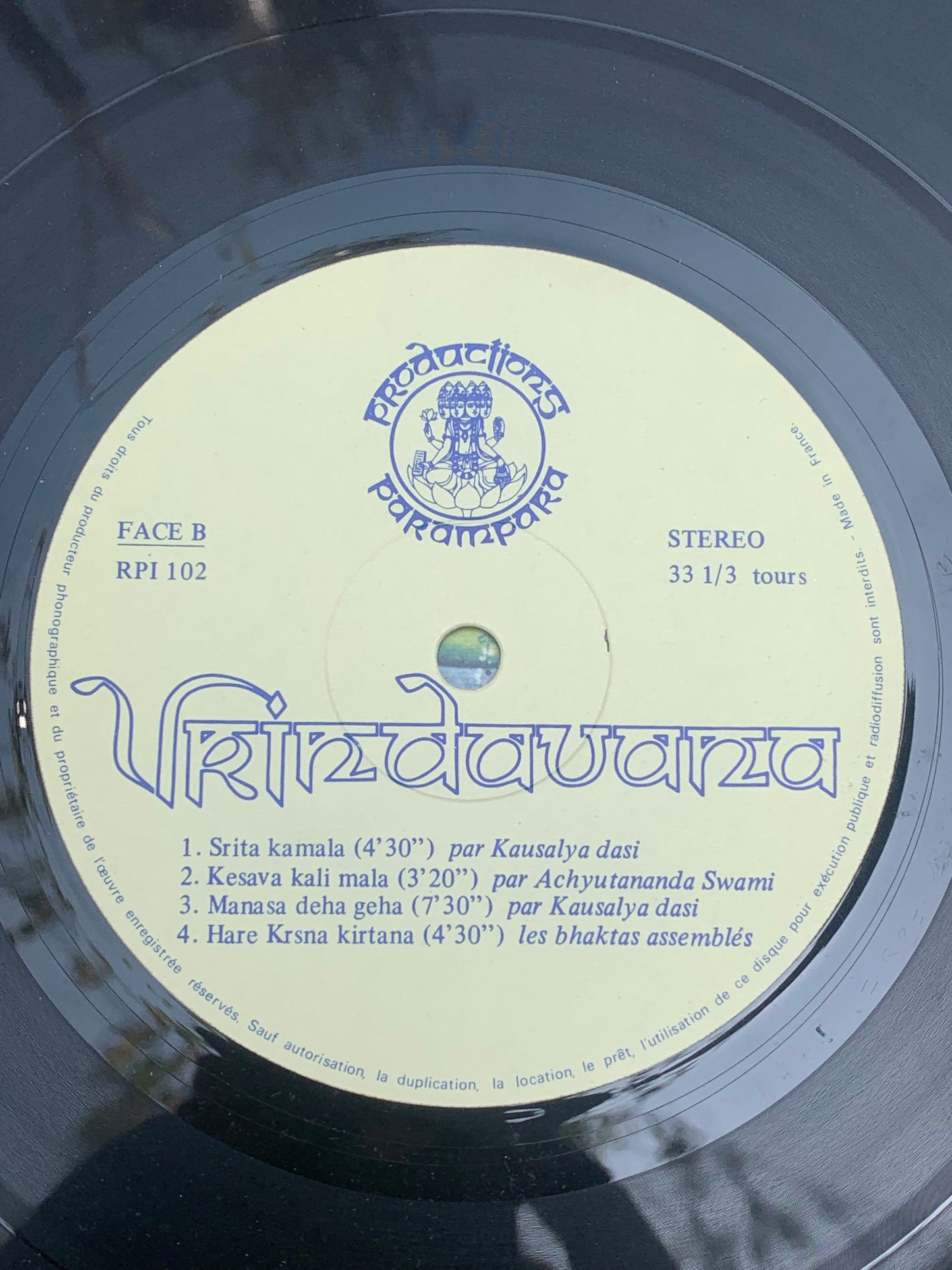 Disque vinyle - Artiste : Vrindavana - Label : Productions Parampara. Chant religieux Hindouiste !