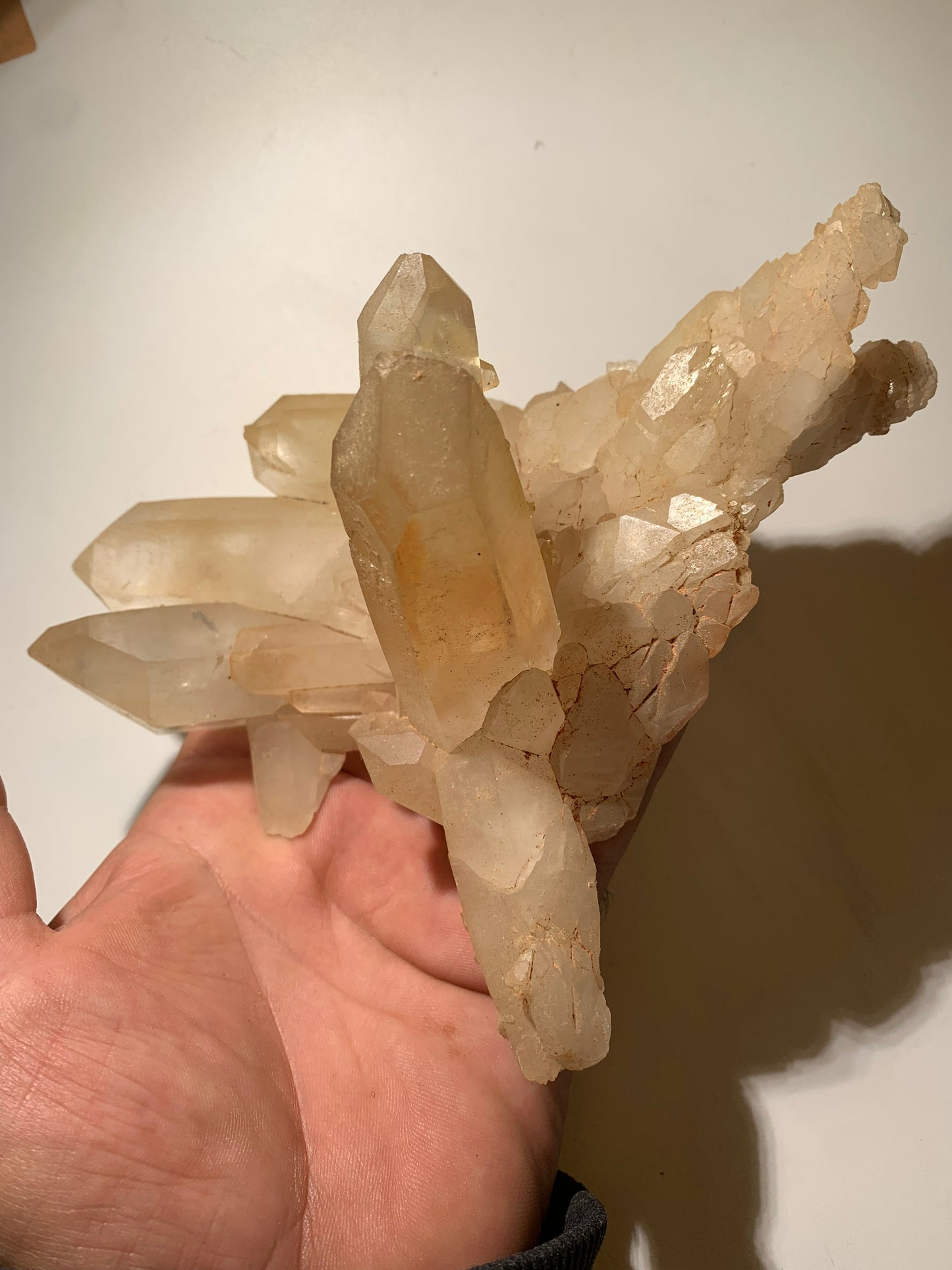 Cristal de roche - Amas de gros cristaux de 4 à 9 cm - 170 L x 130 l x 80 h mm - 541 grammes - Belle pièce !