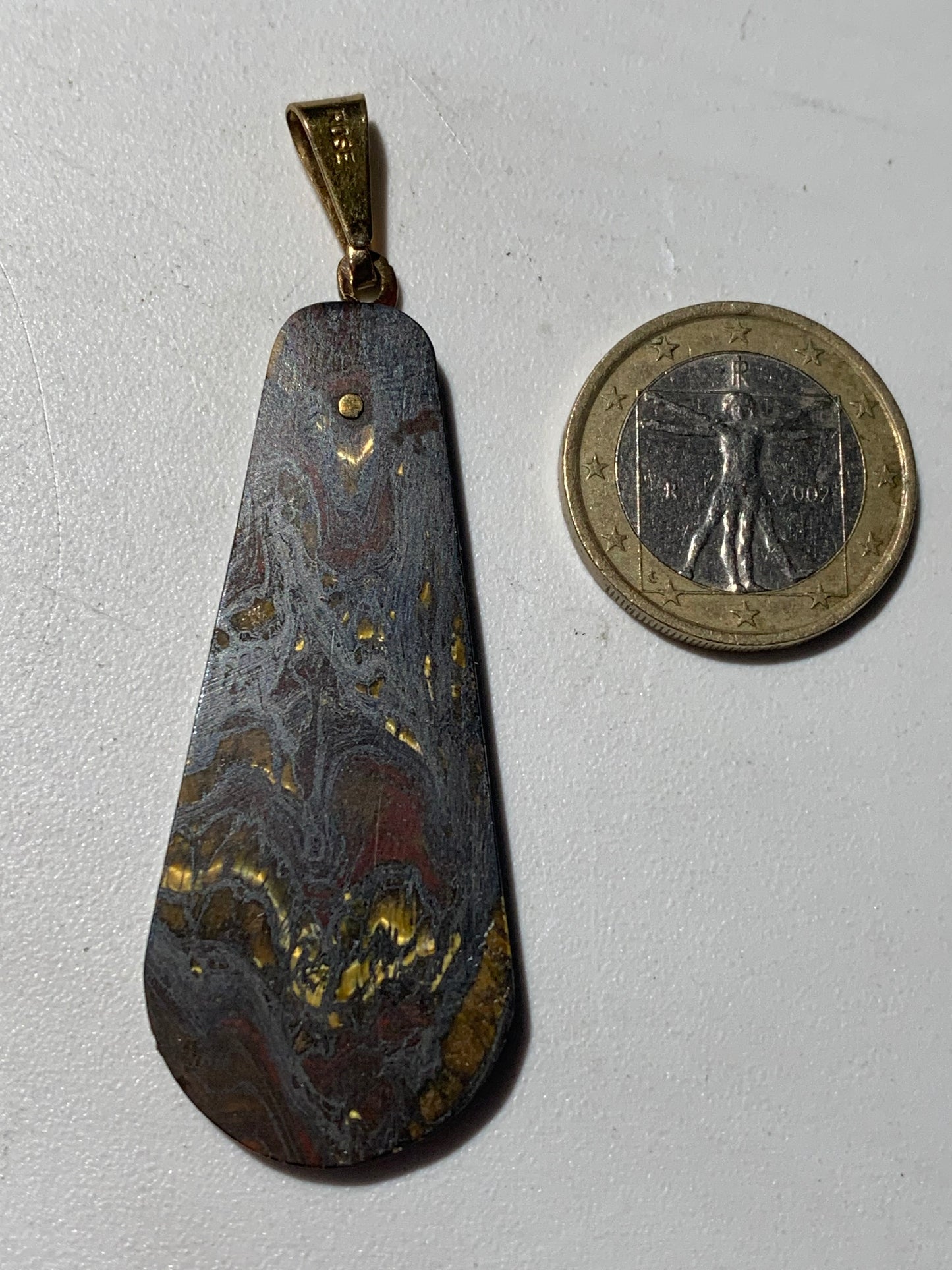 Œil de Fer, pendentif de 67 mm de hauteur x 22 de largeur x 4 d'épaisseur. Vendu avec cordon réglable de couleur noire offert !