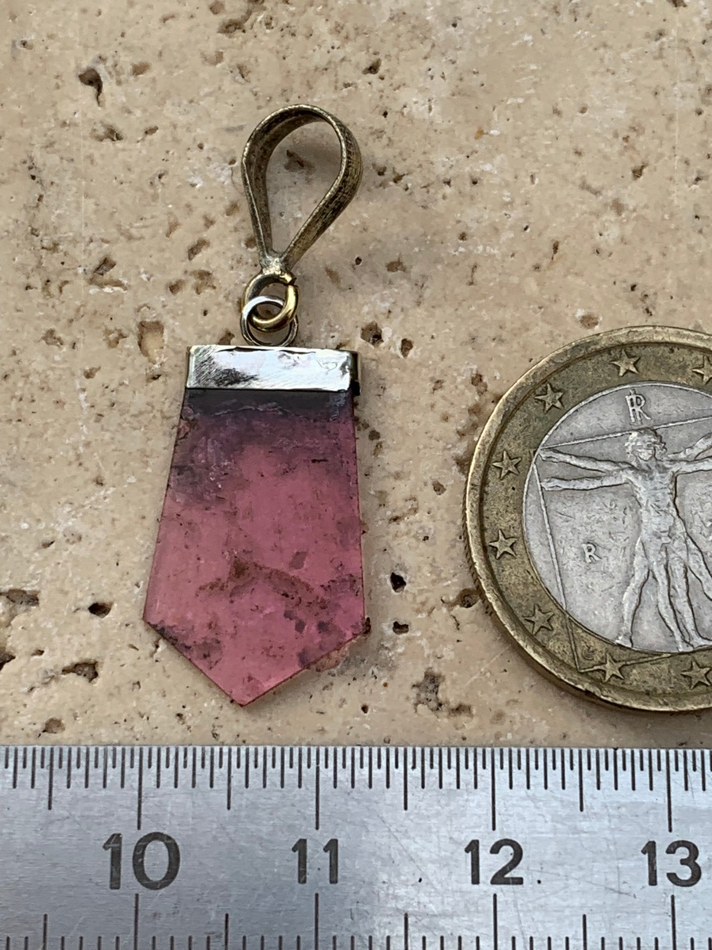 Tourmaline melon d'eau/ pastèque, pendentif en Argent de 36mm de hauteur x 14 de largeur x 2. Vendu avec cordon réglable de couleur noire !