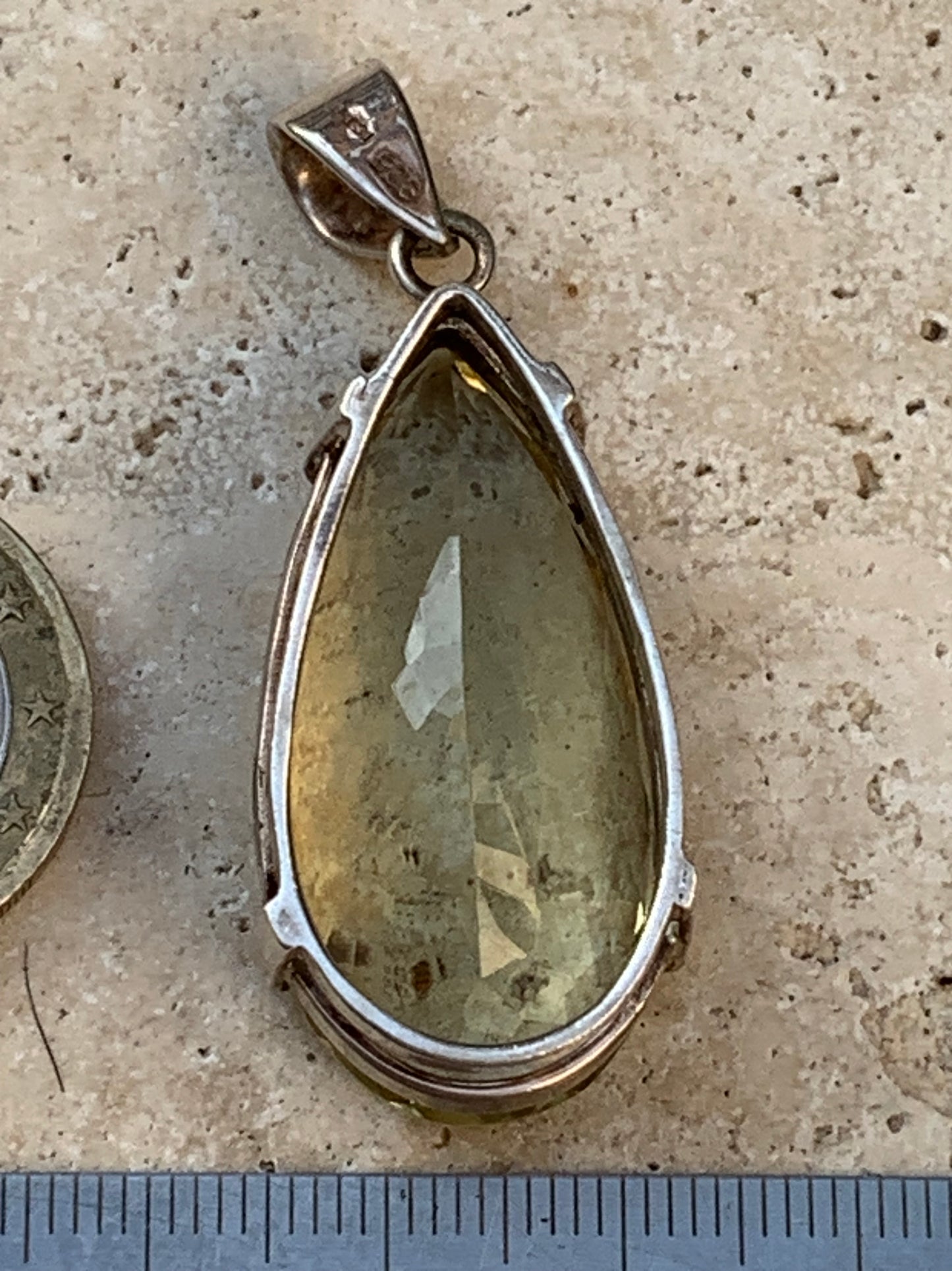 Citrine, pendentif en Argent de 47mm de hauteur x 20 de largeur x 12 d'épaisseur. Vendu avec cordon réglable !