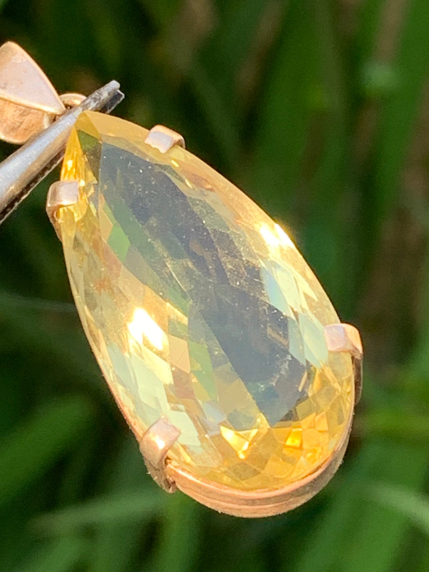 Citrine, pendentif en Argent de 47mm de hauteur x 20 de largeur x 12 d'épaisseur. Vendu avec cordon réglable !